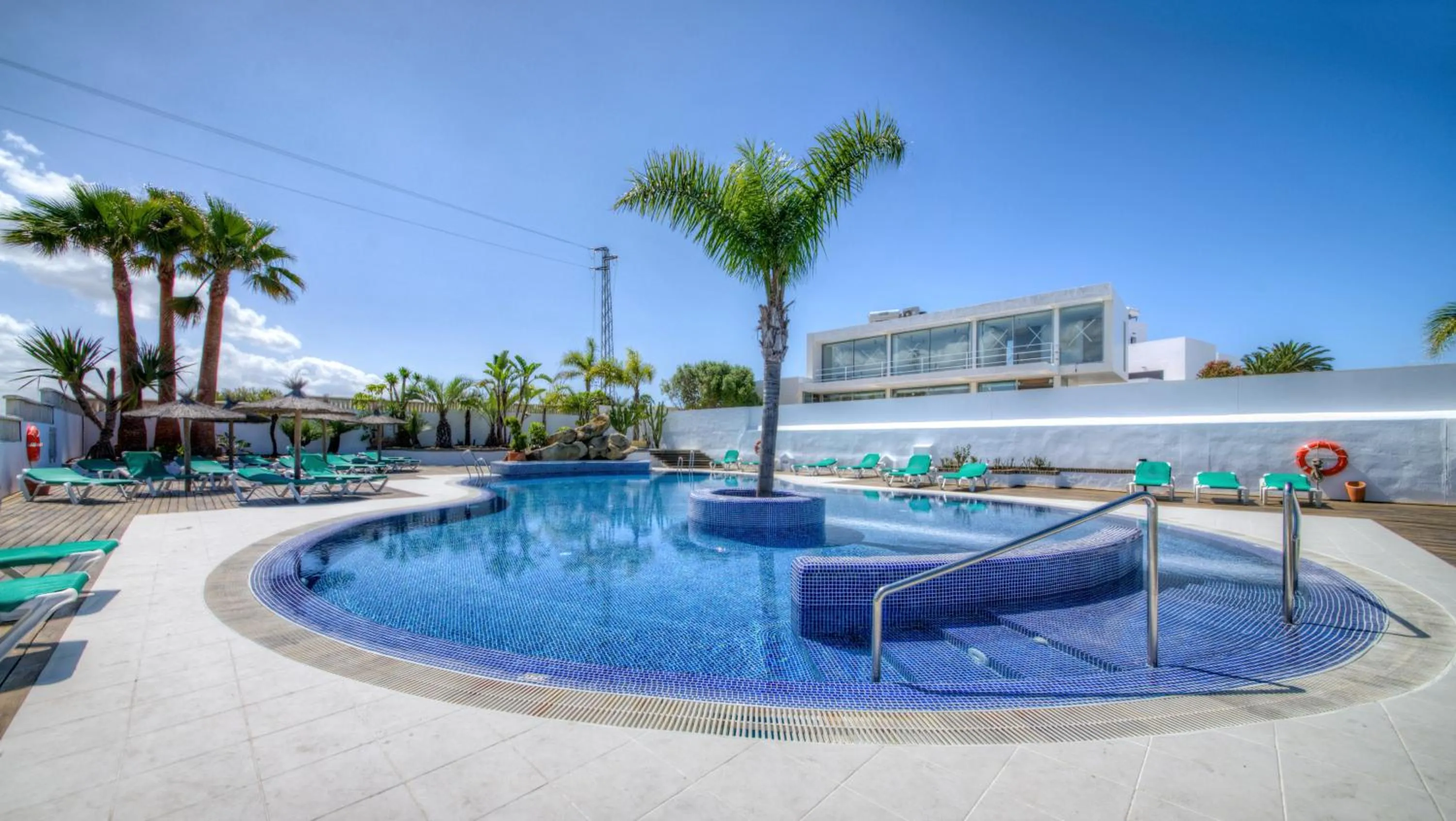 Swimming pool in Apartamentos Piedramar