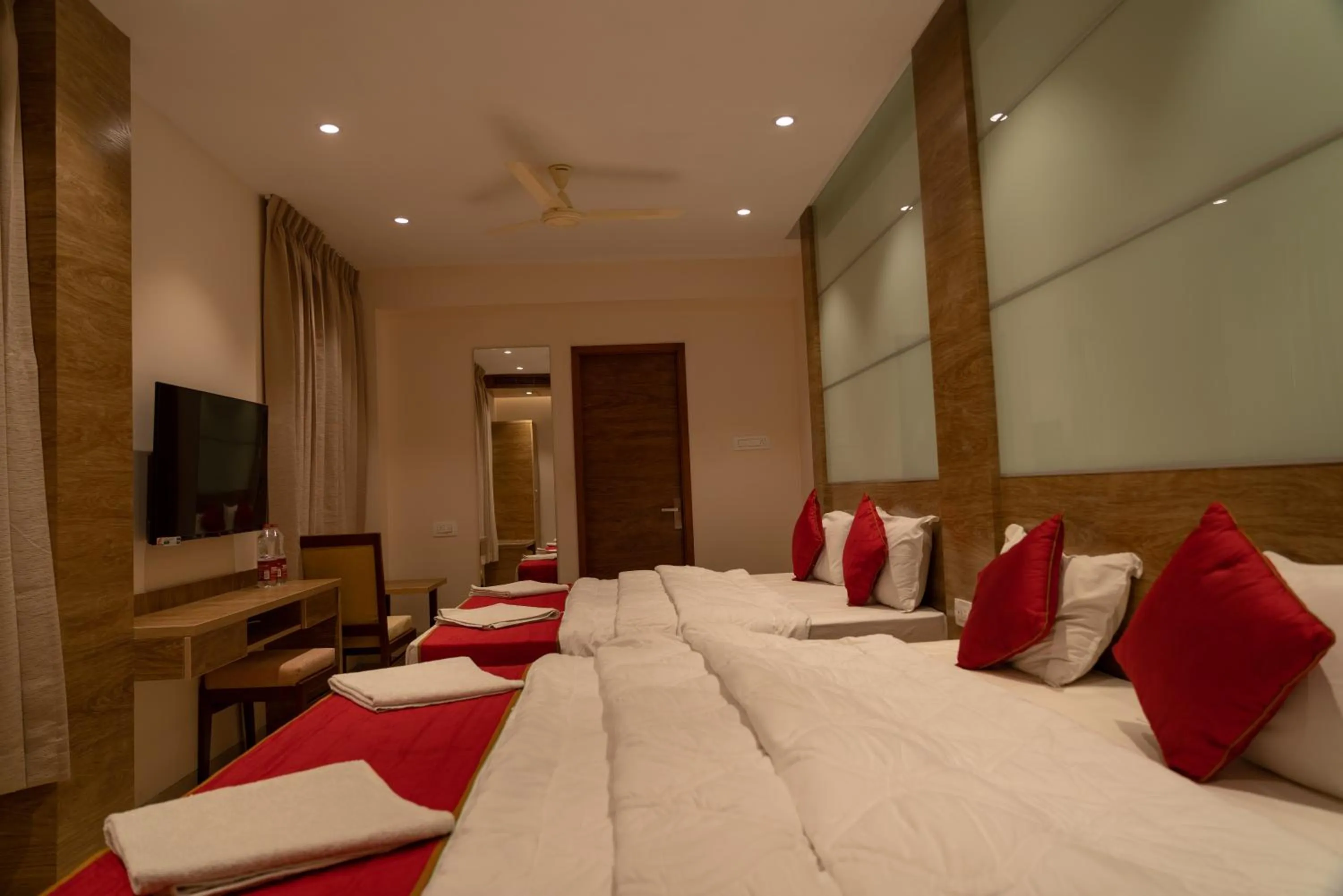 Bed in The Paradise Hotel - LUXURY STAY
