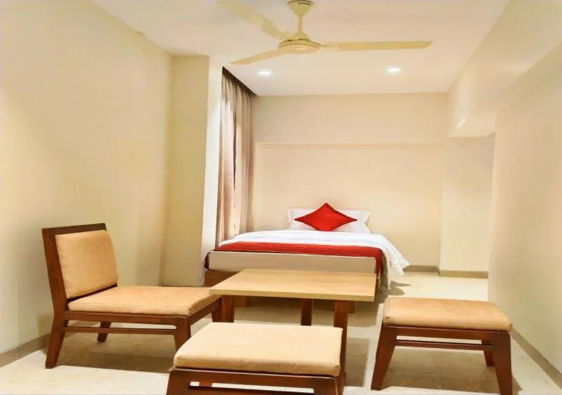 Bed in The Paradise Hotel - LUXURY STAY