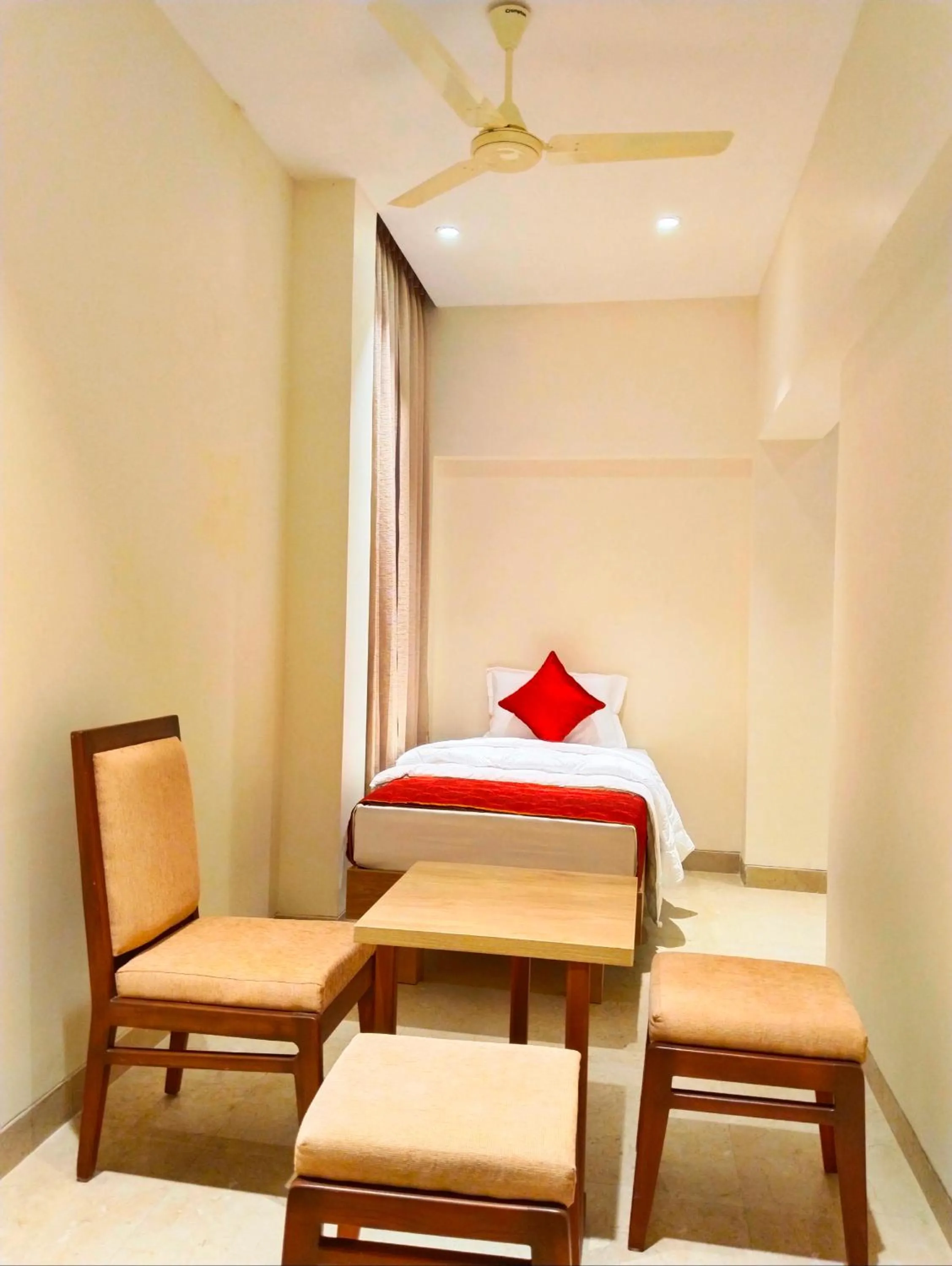 Bed in The Paradise Hotel - LUXURY STAY