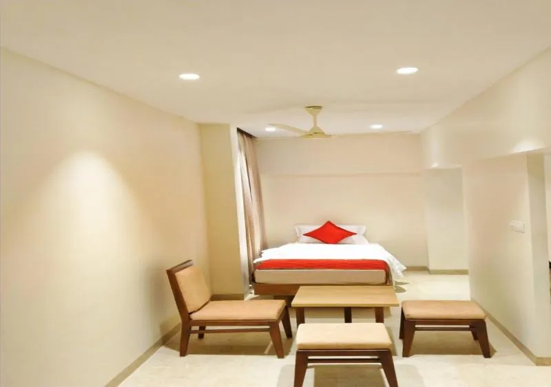 Bed in The Paradise Hotel - LUXURY STAY