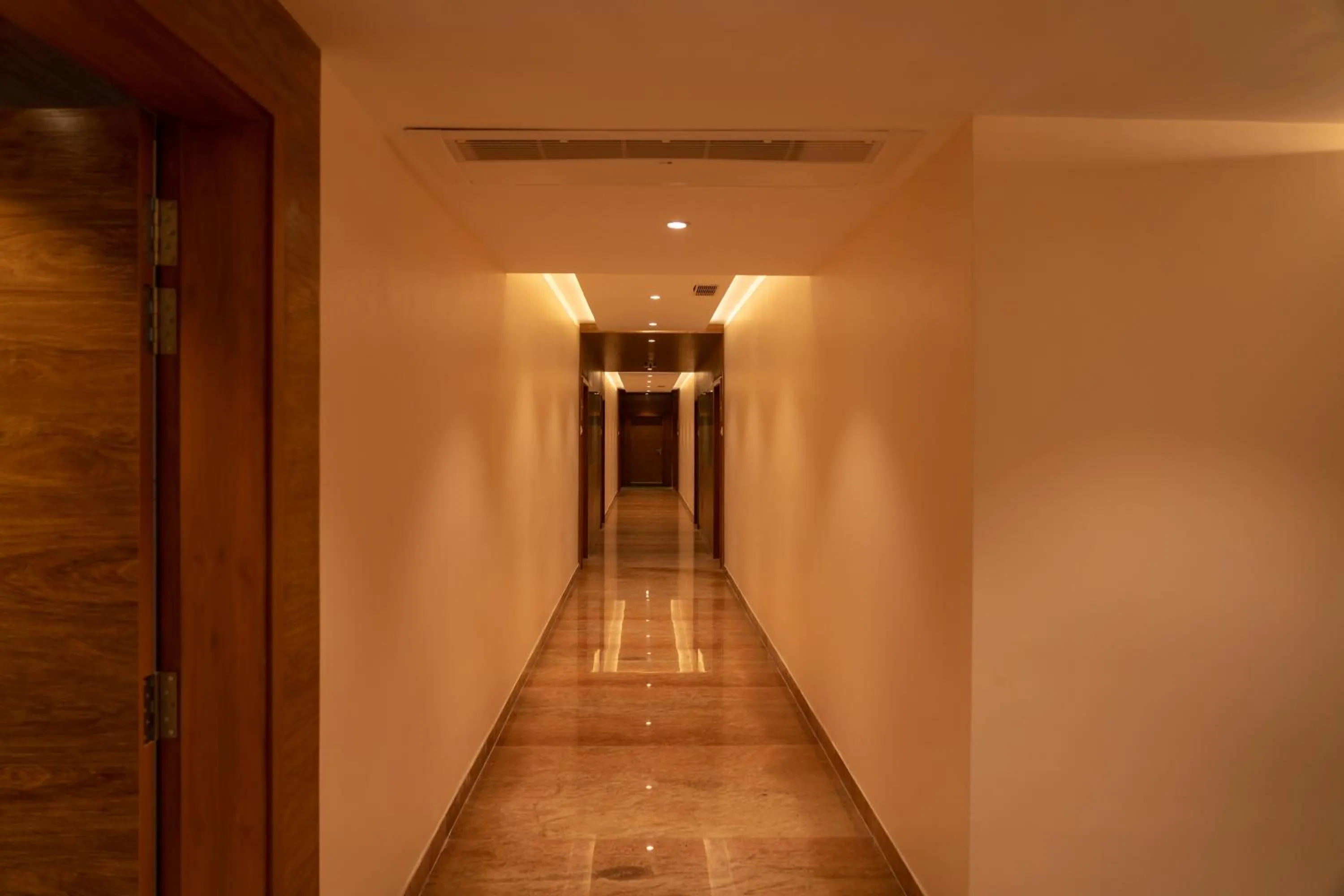 The Paradise Hotel - LUXURY STAY