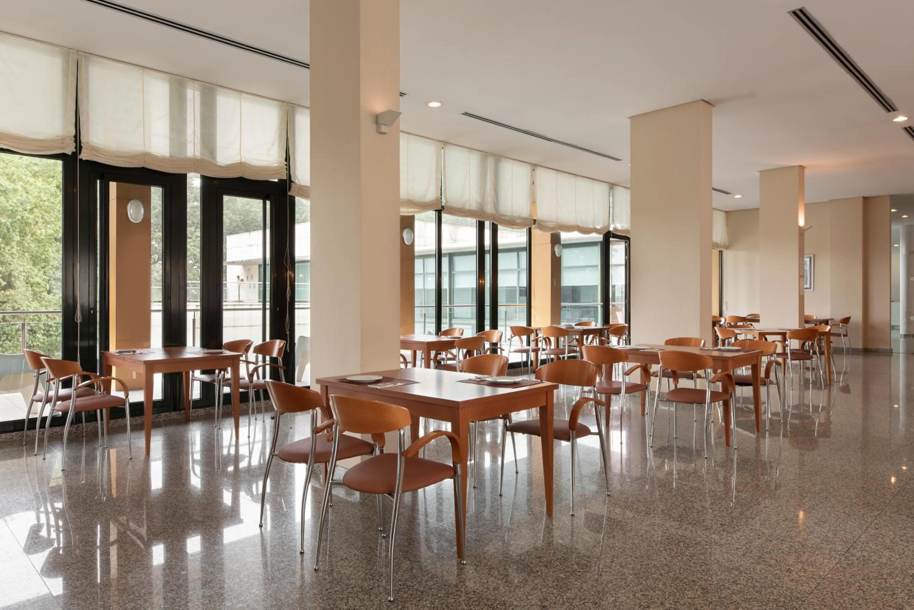 Restaurant/places to eat in Exe Vía Argentum