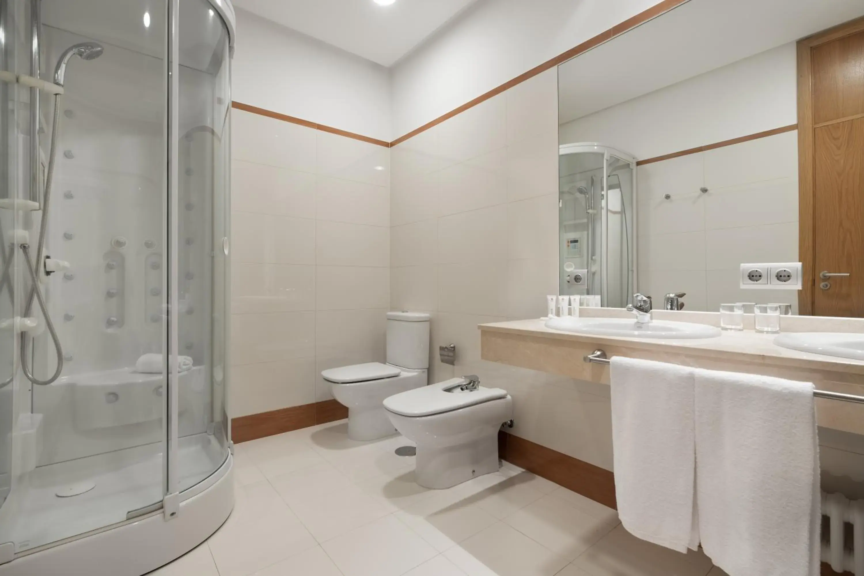 Premium Queen Room with Terrace in Exe Vía Argentum Premium Queen Room with Terrace in Exe Vía Argentum