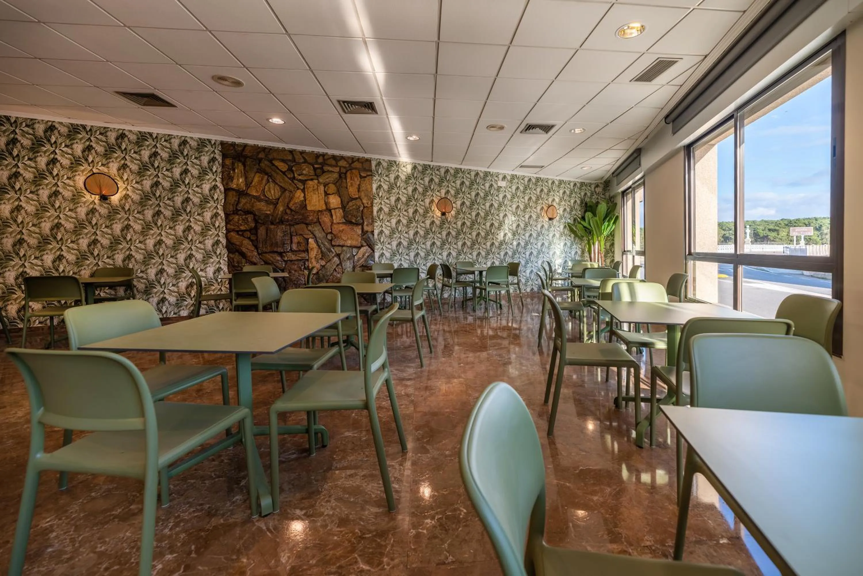 Restaurant/places to eat in Hotel Montemar *** Superior