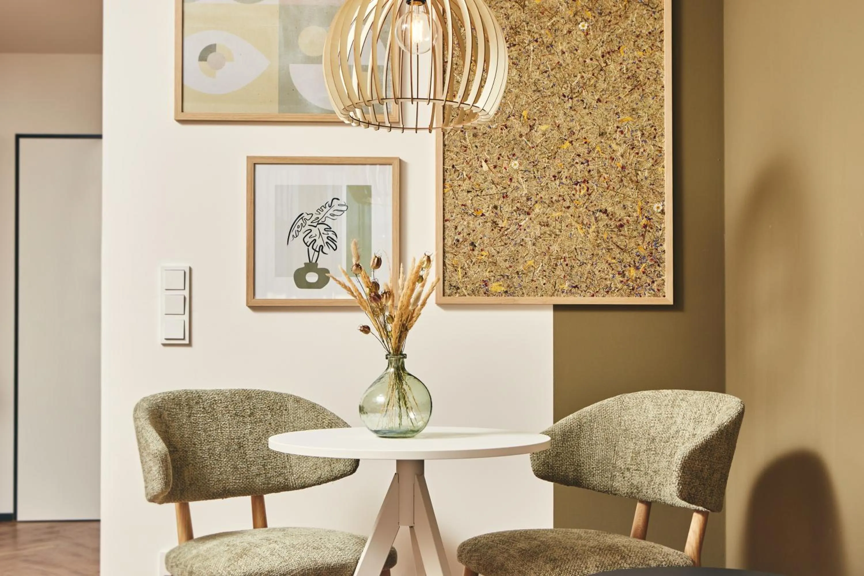 Dining area in HOMEBOUND APARTMENTS Bad Goisern - contactless check-in