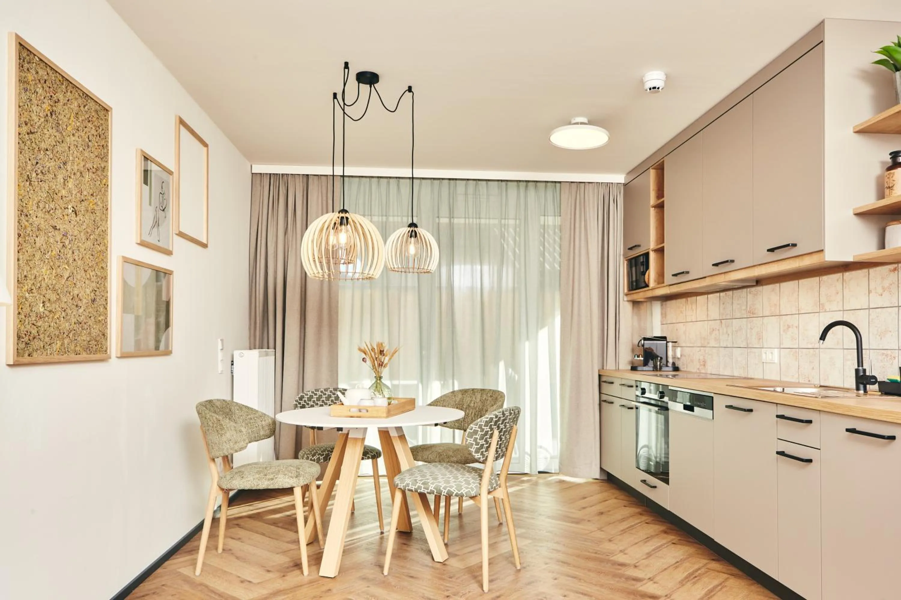 Kitchen or kitchenette in HOMEBOUND APARTMENTS Bad Goisern - contactless check-in