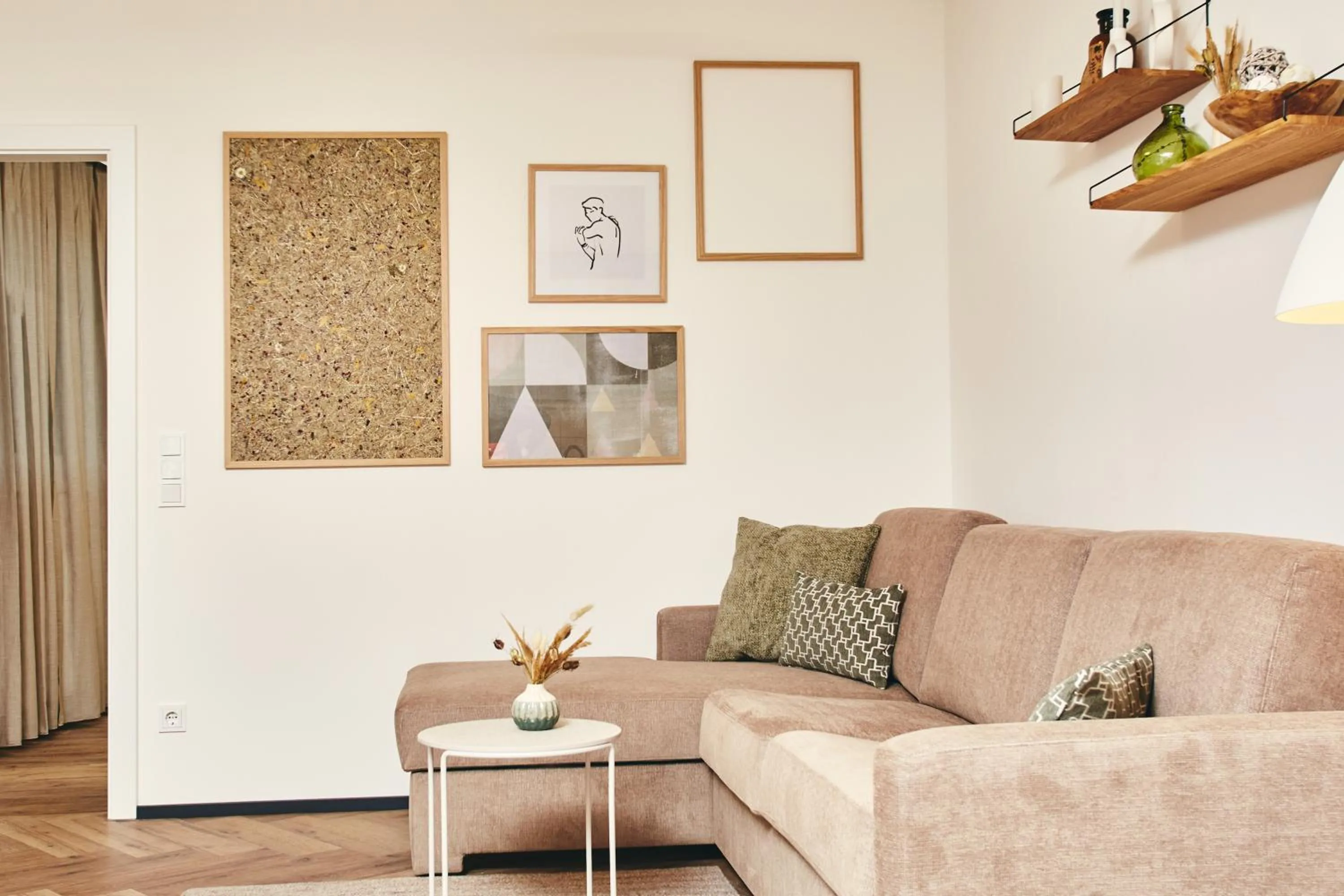 Living room in HOMEBOUND APARTMENTS Bad Goisern - contactless check-in