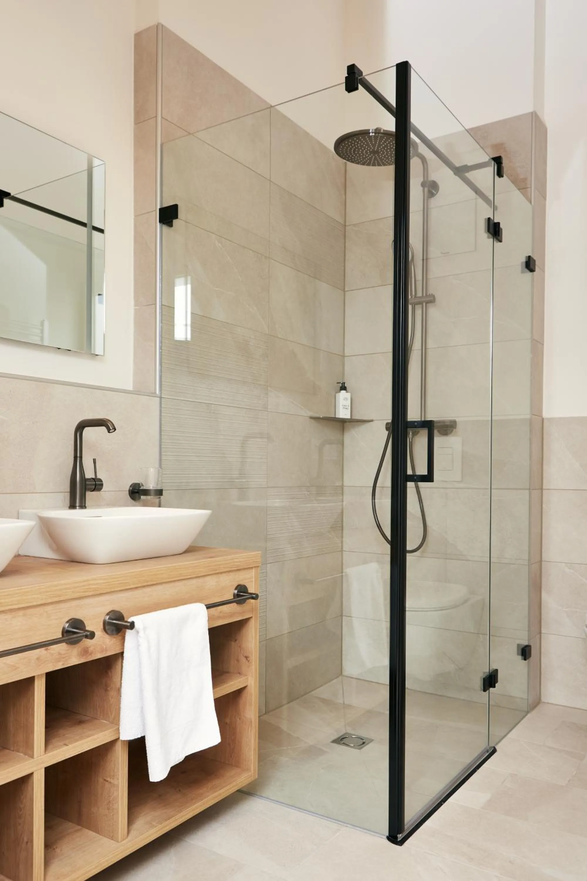 Shower in HOMEBOUND APARTMENTS Bad Goisern - contactless check-in