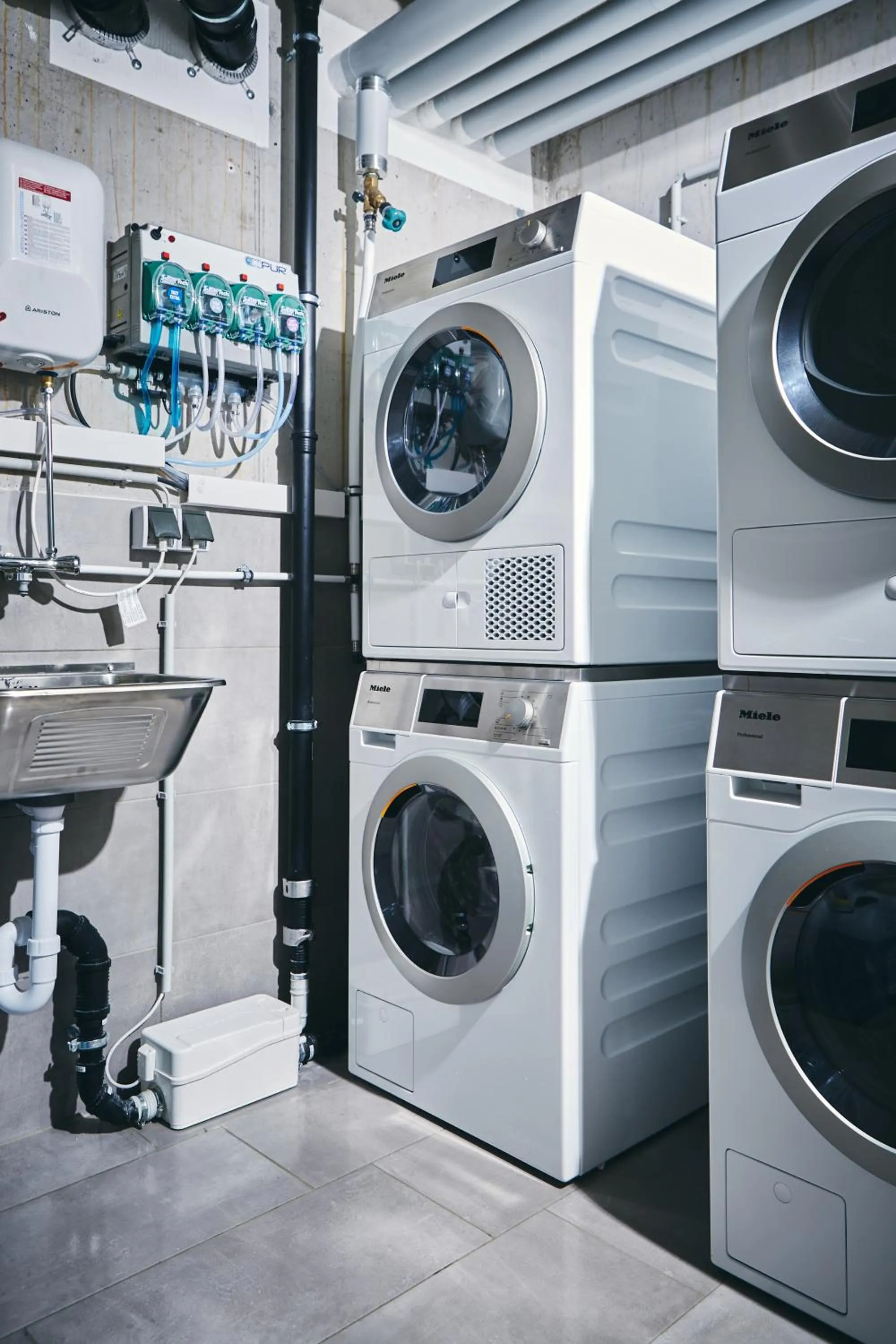 washing machine in HOMEBOUND APARTMENTS Bad Goisern - contactless check-in