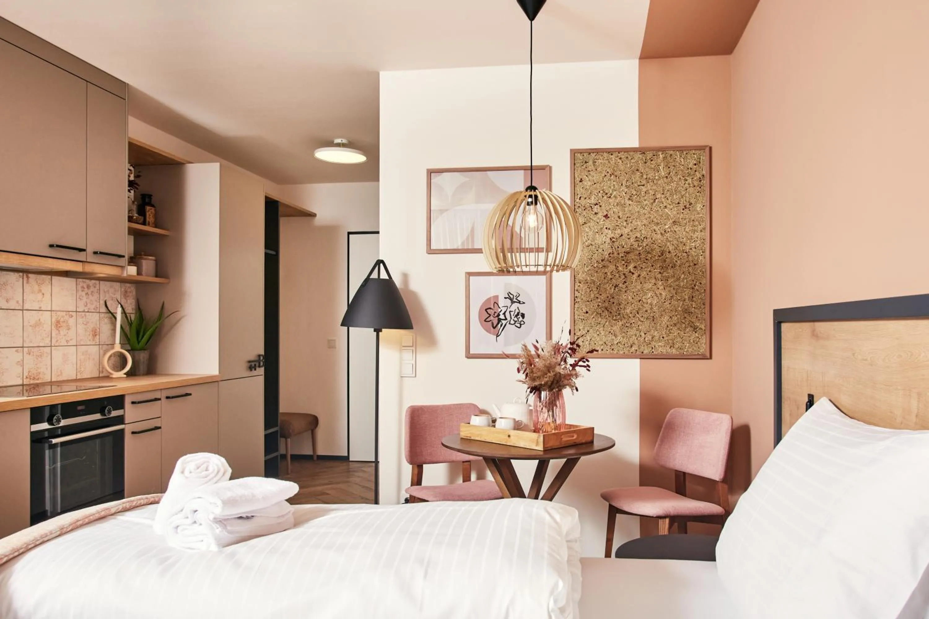 Photo of the whole room, Bed in HOMEBOUND APARTMENTS Bad Goisern - contactless check-in