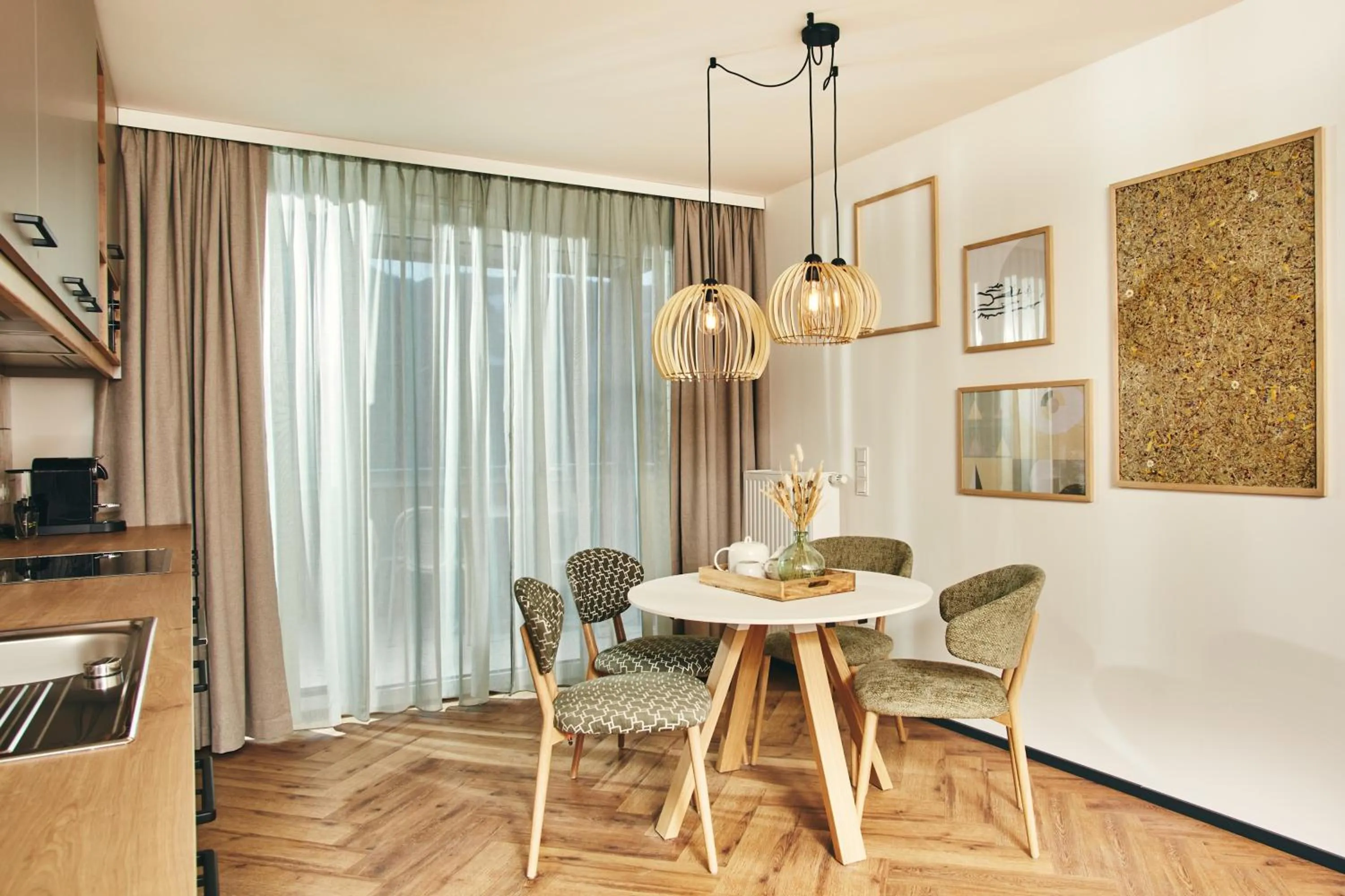 Kitchen or kitchenette in HOMEBOUND APARTMENTS Bad Goisern - contactless check-in