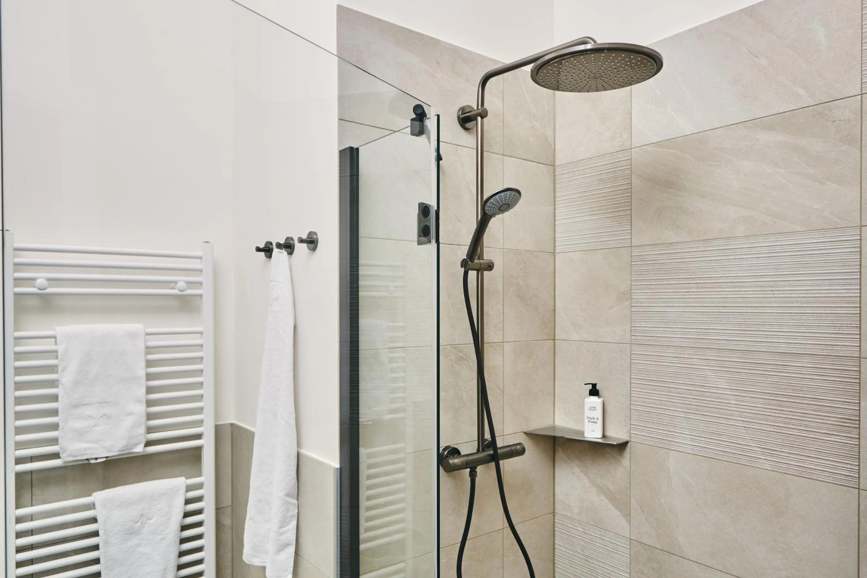 Shower in HOMEBOUND APARTMENTS Bad Goisern - contactless check-in