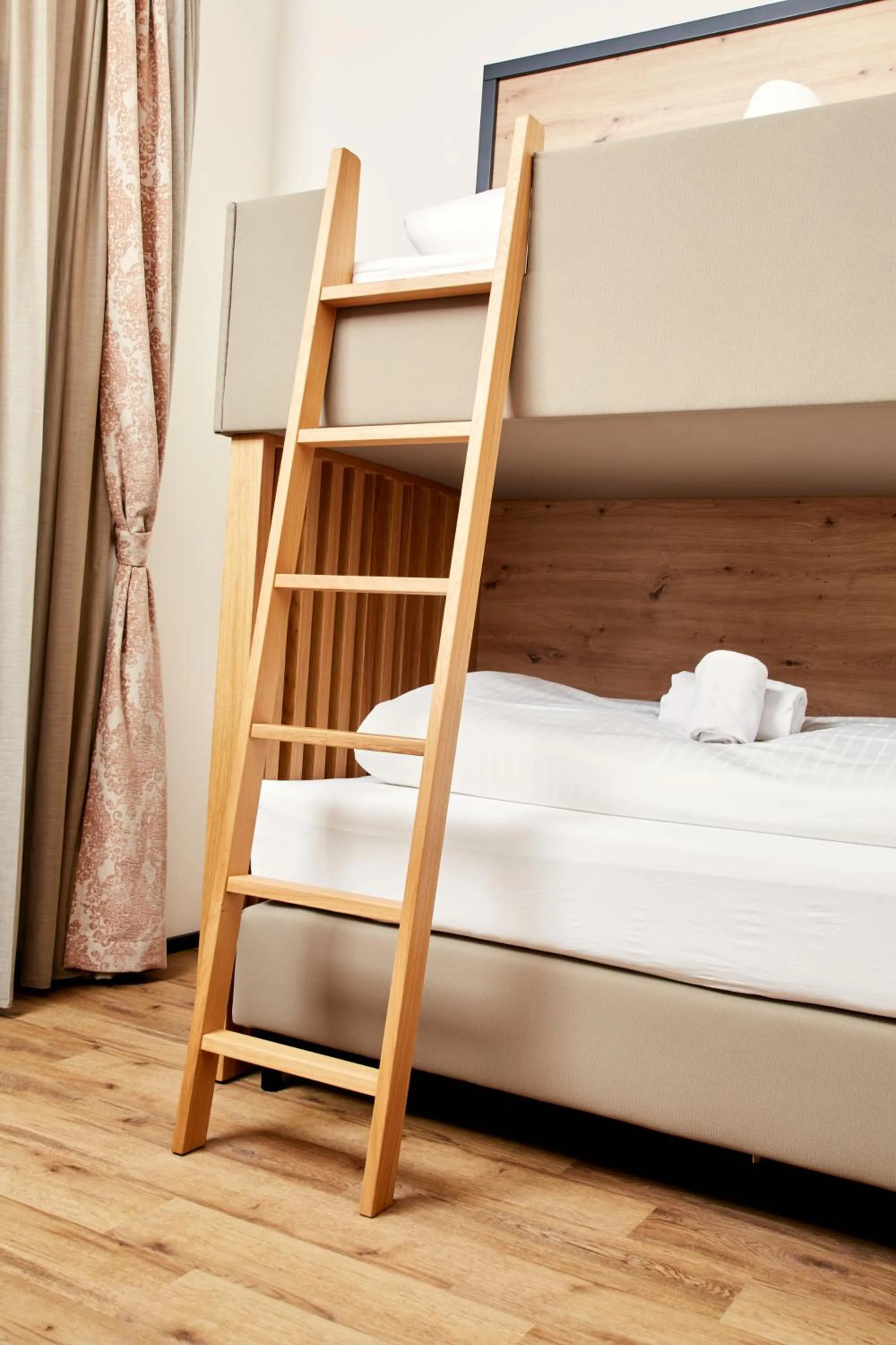 Photo of the whole room, Bed in HOMEBOUND APARTMENTS Bad Goisern - contactless check-in