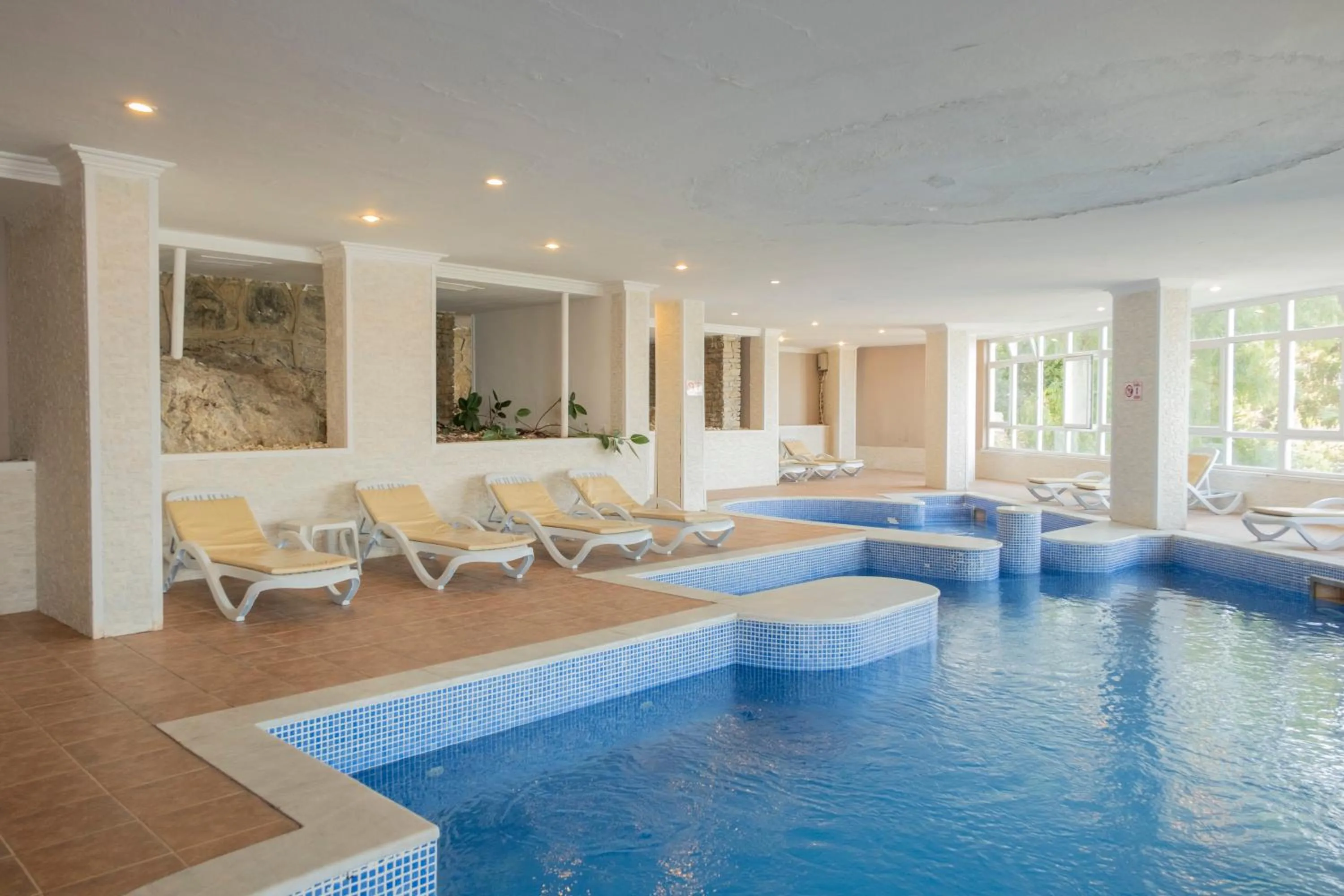 LADONIA HOTELS ADAKULE