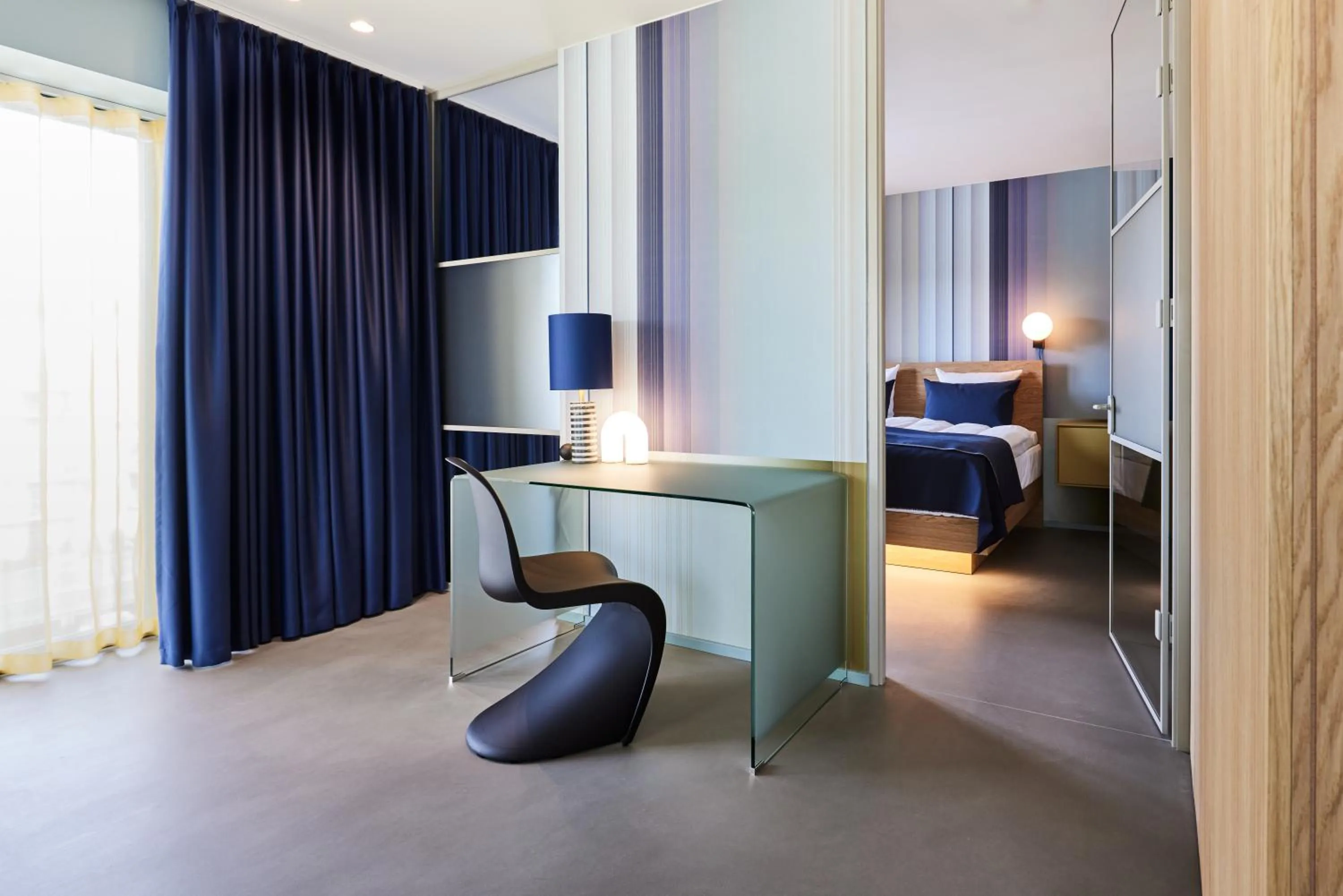 Seating area, Bed in Kirk Suites