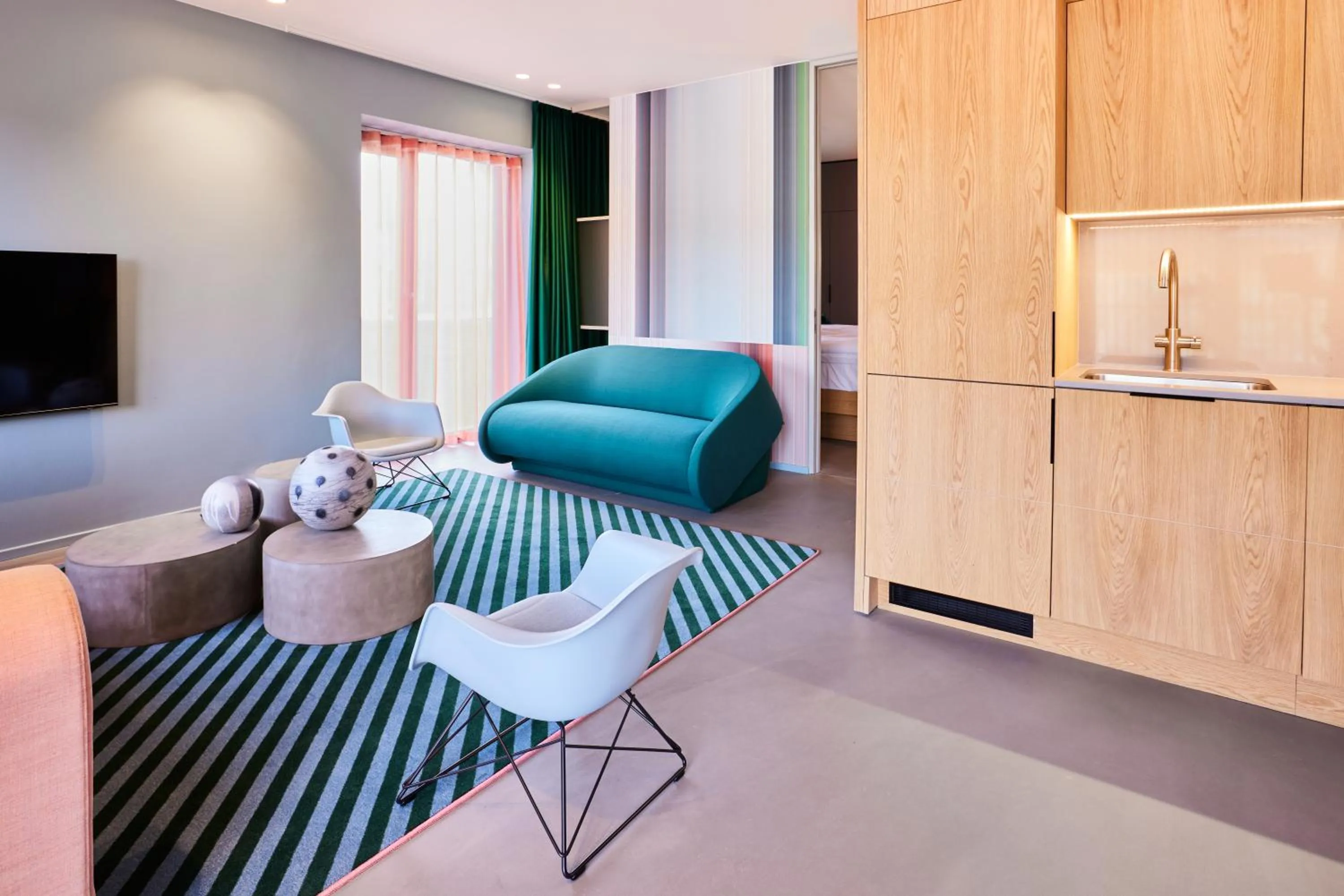 Living room in Kirk Suites