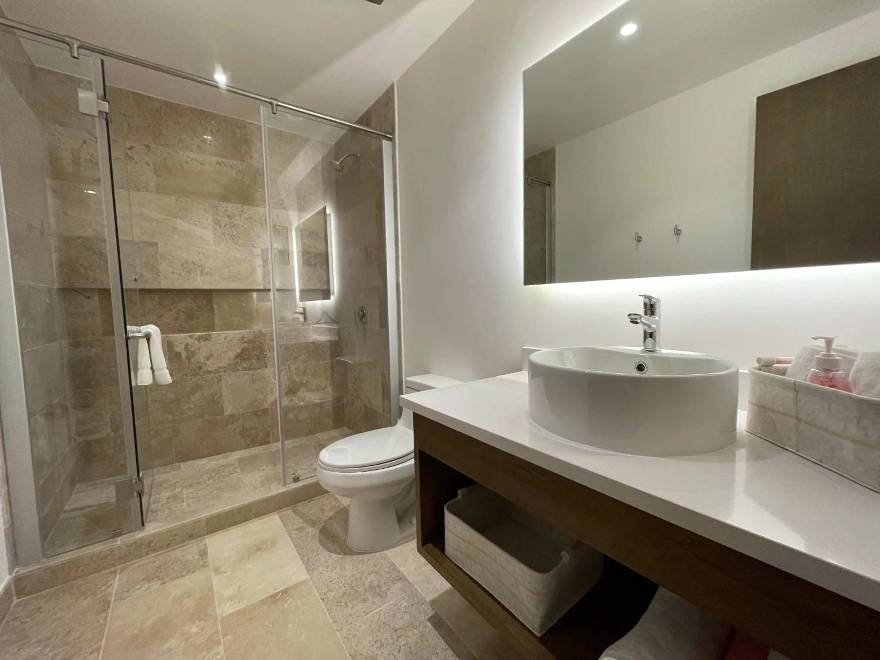 Toilet in New & Equipped Apartment Steps From The Beach With Pool Jacuzzi By Yeah