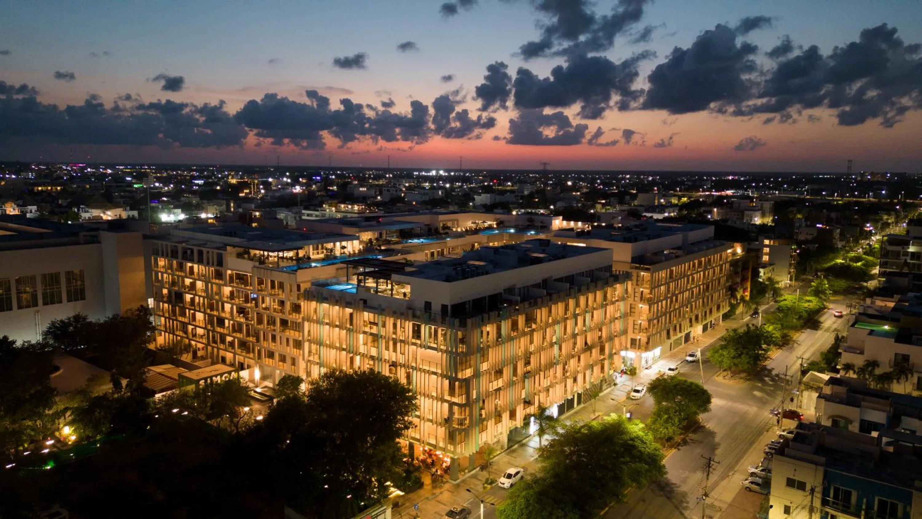 Property building in New & Equipped Apartment Steps From The Beach With Pool Jacuzzi By Yeah