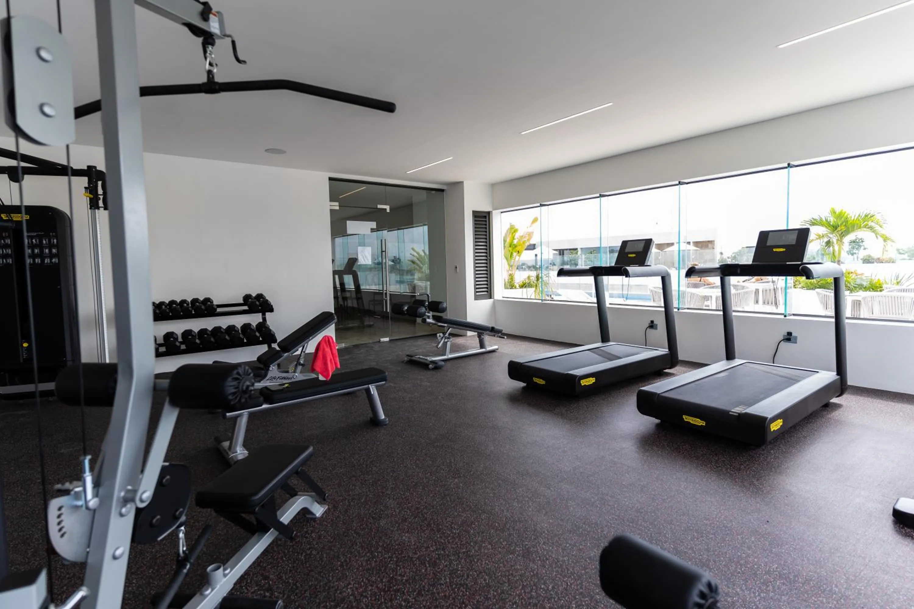 Fitness centre/facilities in New & Equipped Apartment Steps From The Beach With Pool Jacuzzi By Yeah
