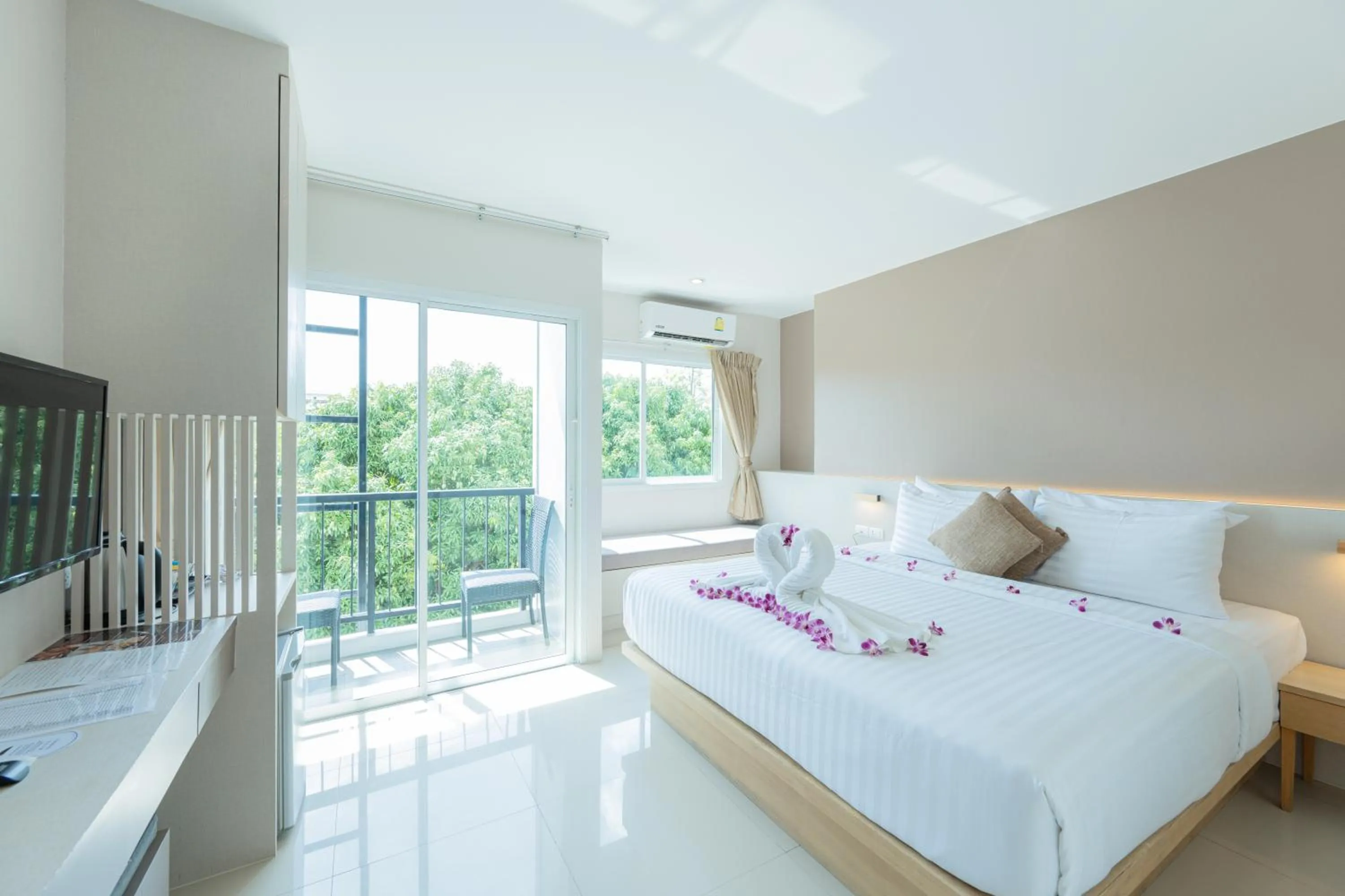 Bed in La Vista Patong Hotel