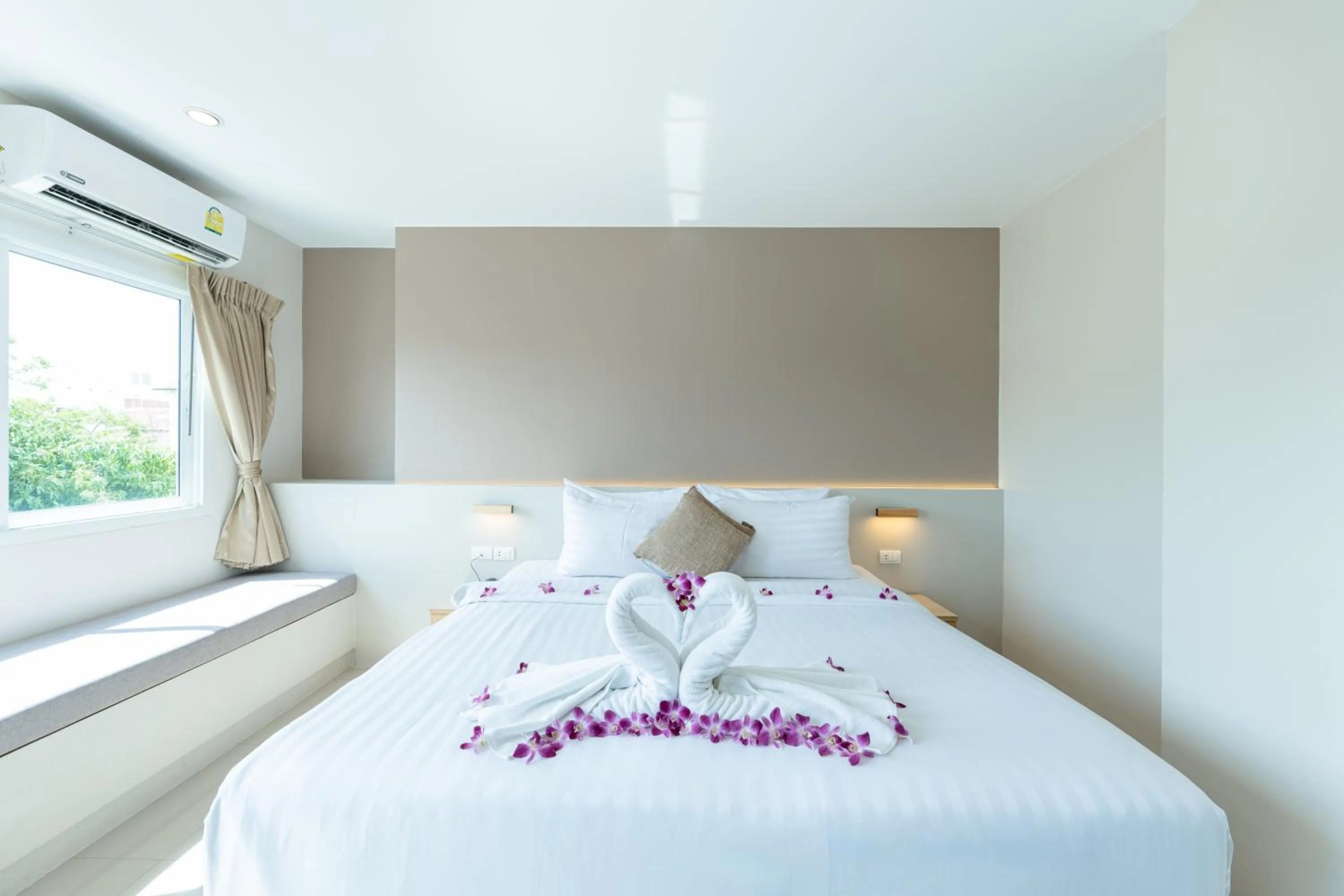 Bed in La Vista Patong Hotel