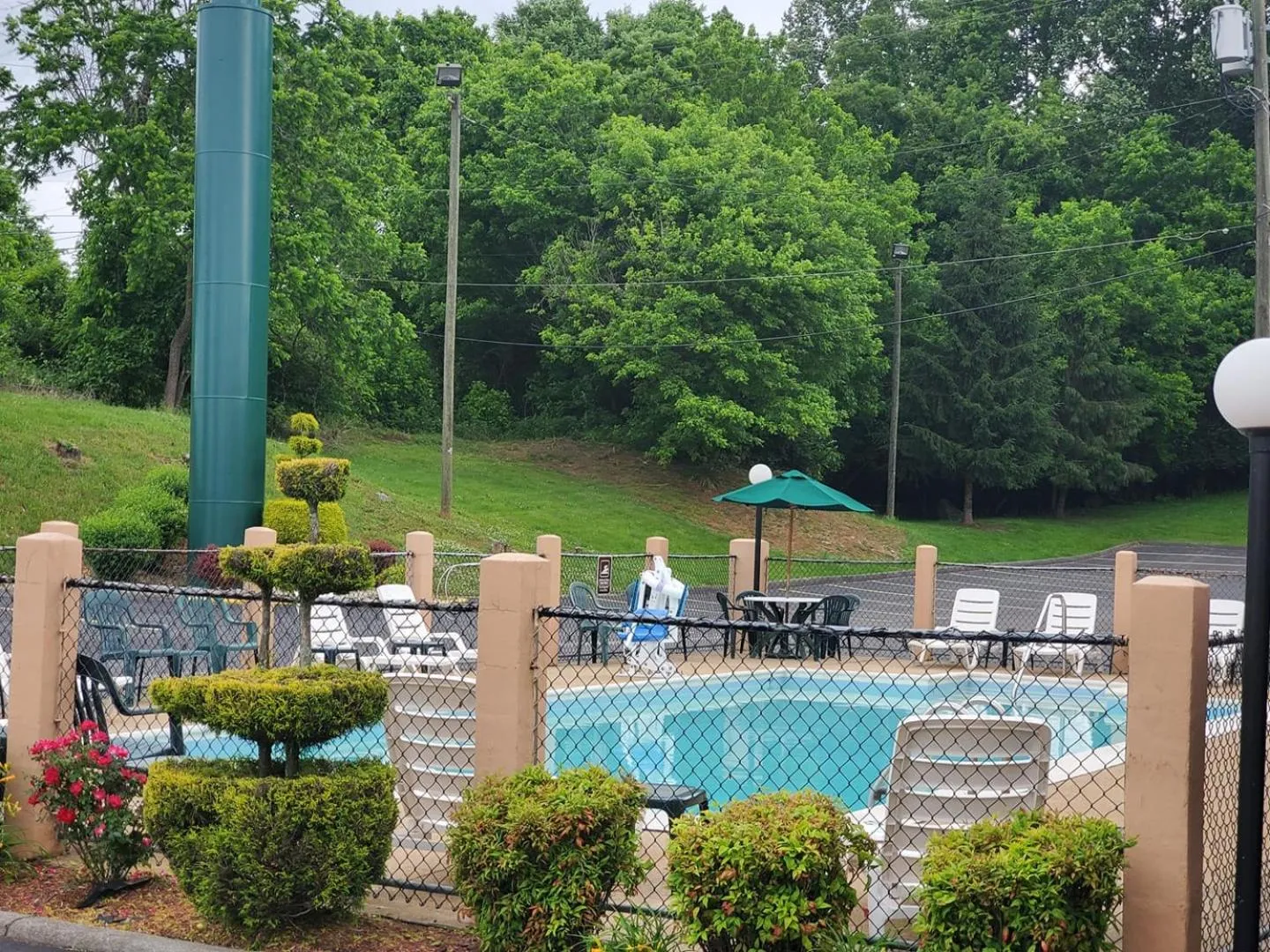Swimming pool in Bristol Arcadia Inn