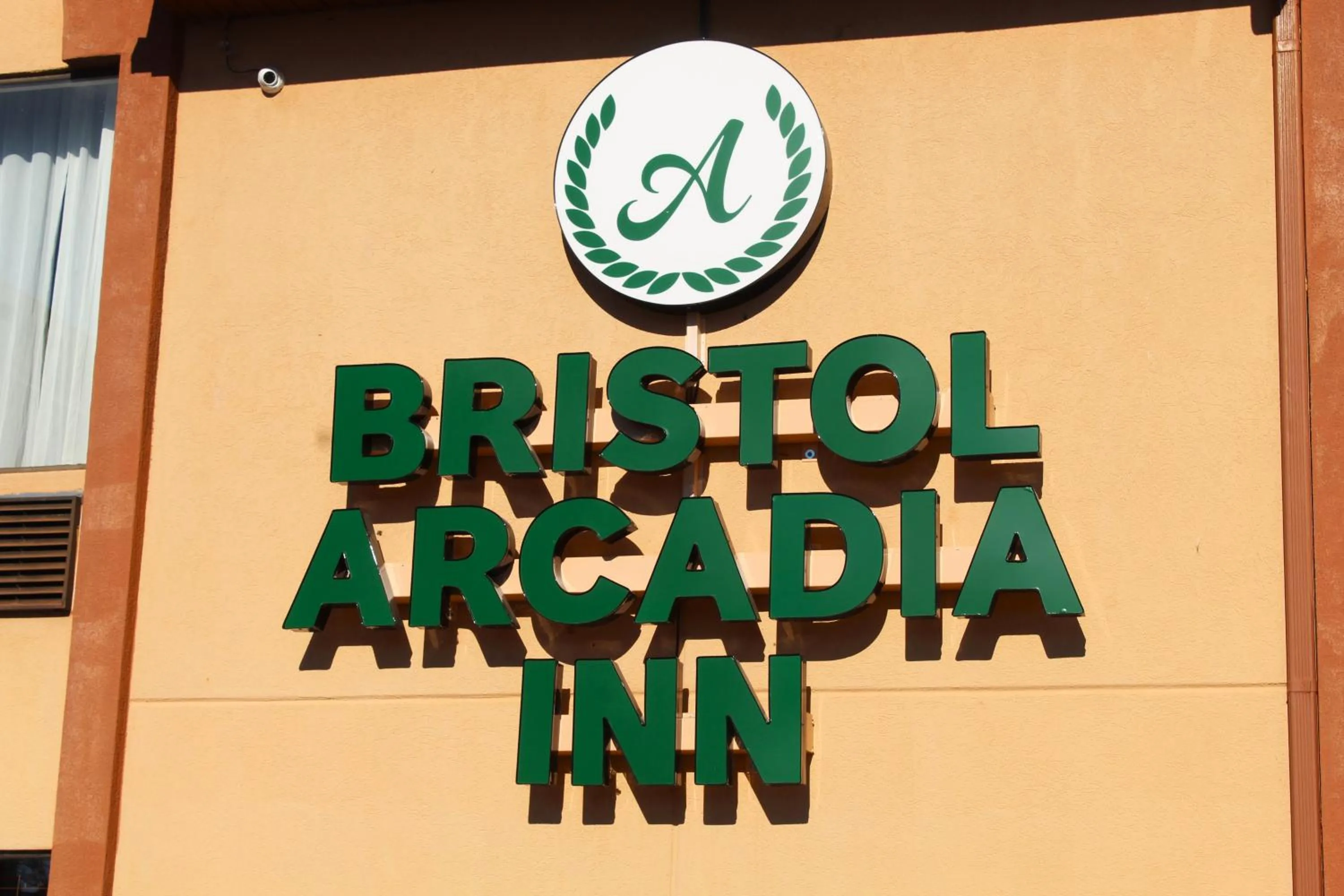 Property building in Bristol Arcadia Inn