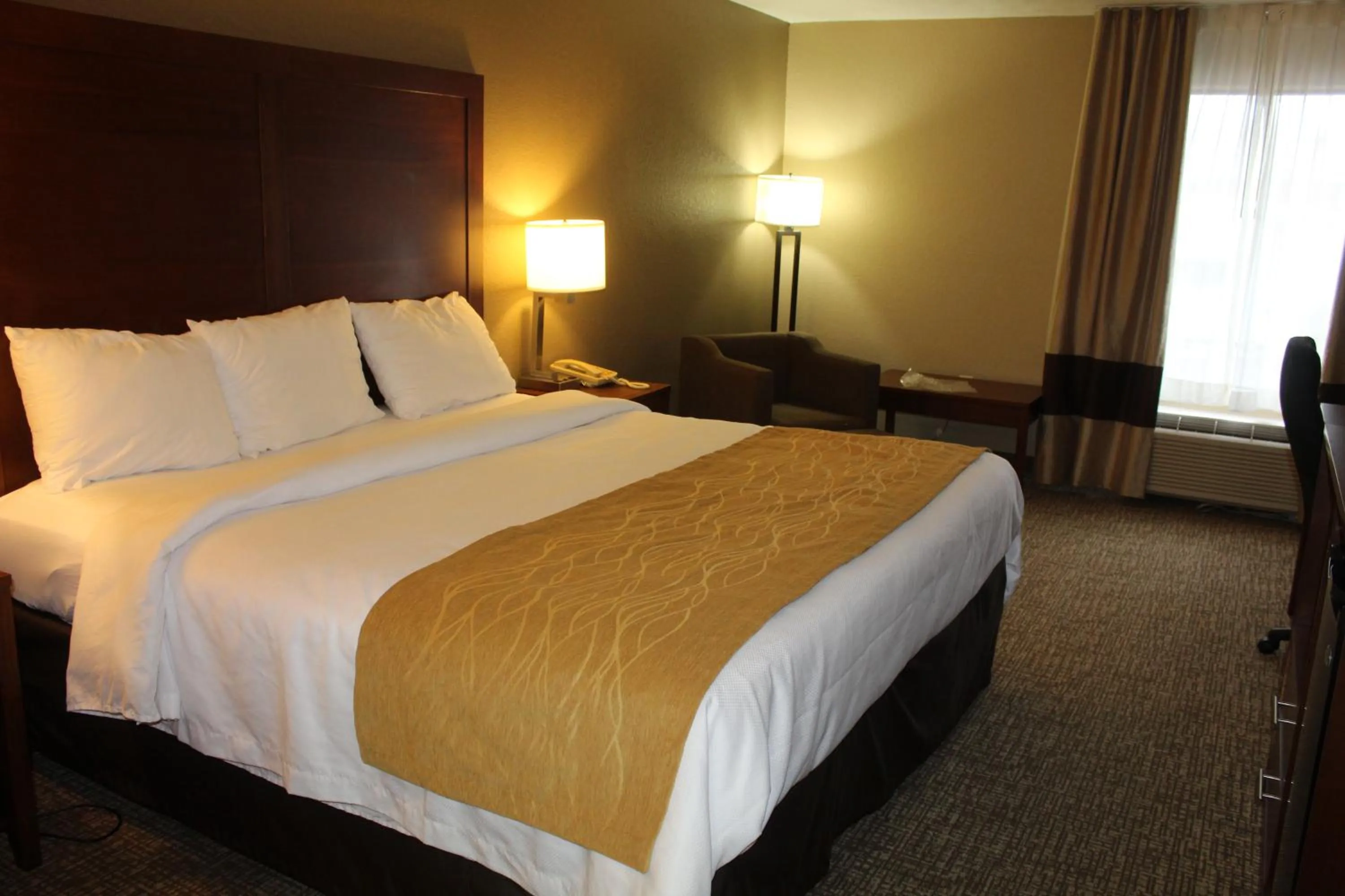 Bed in Bristol Arcadia Inn