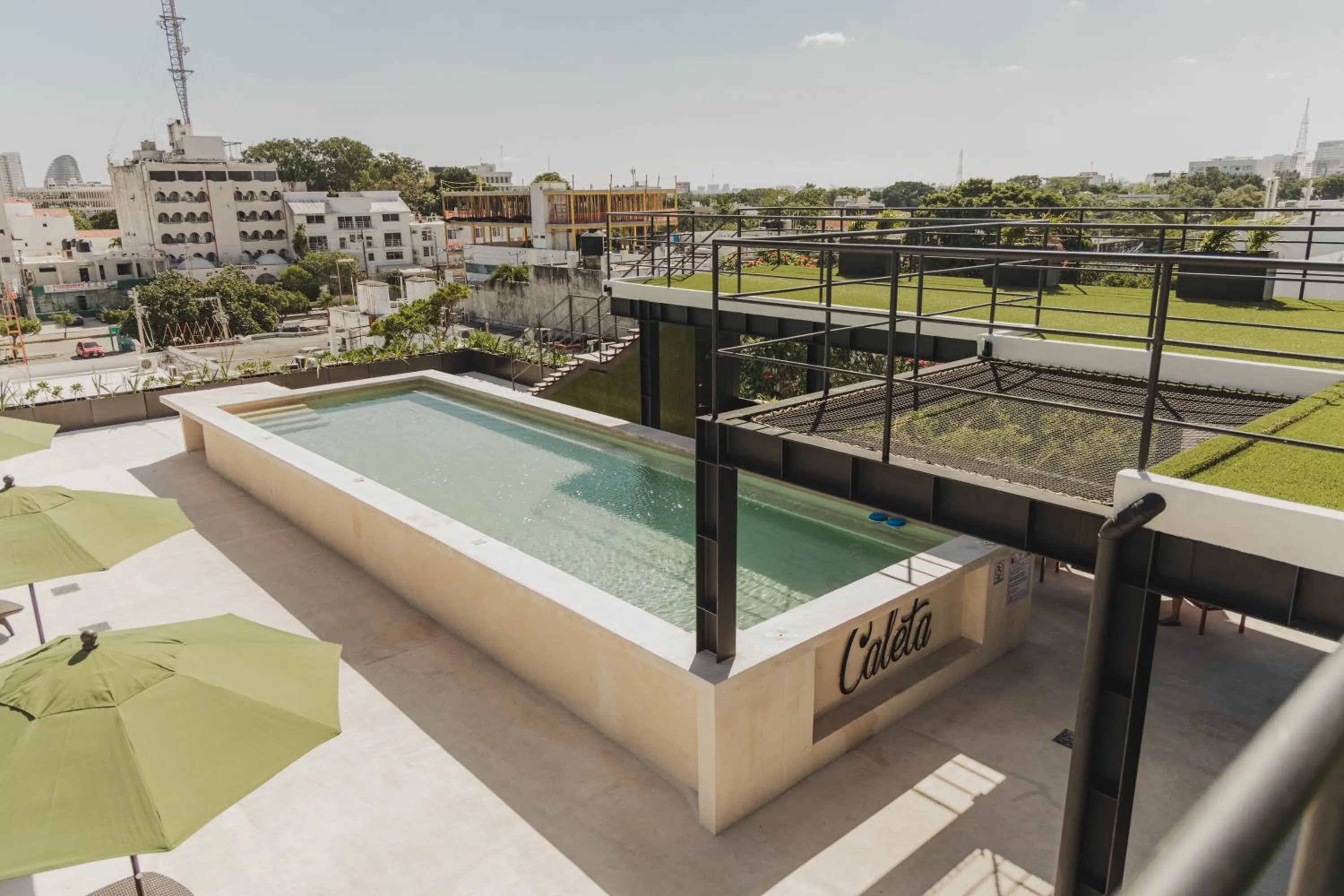 Swimming pool in Caleta Hostel Rooftop & Pool