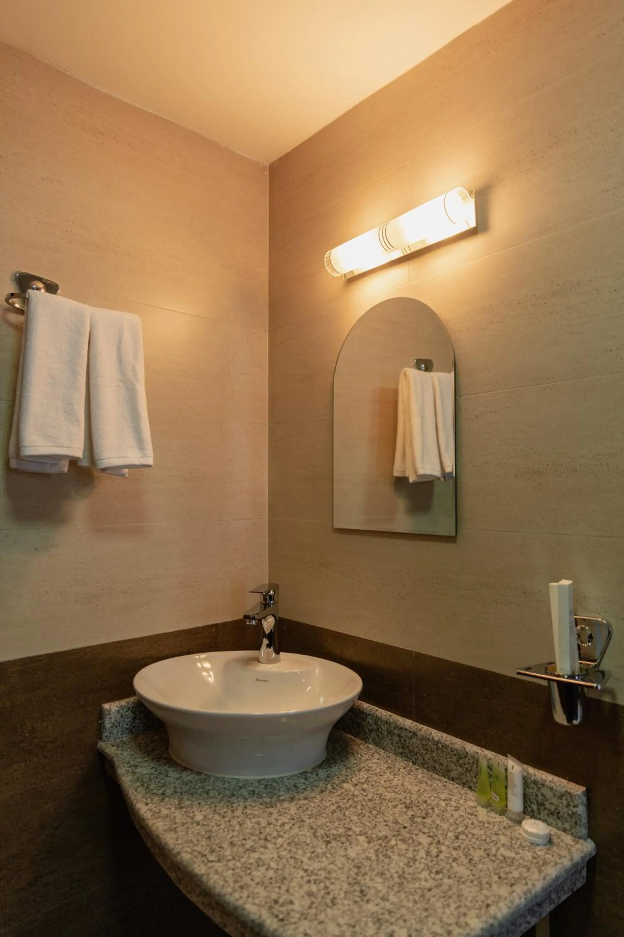 Bathroom in Hotel Fewa Camp
