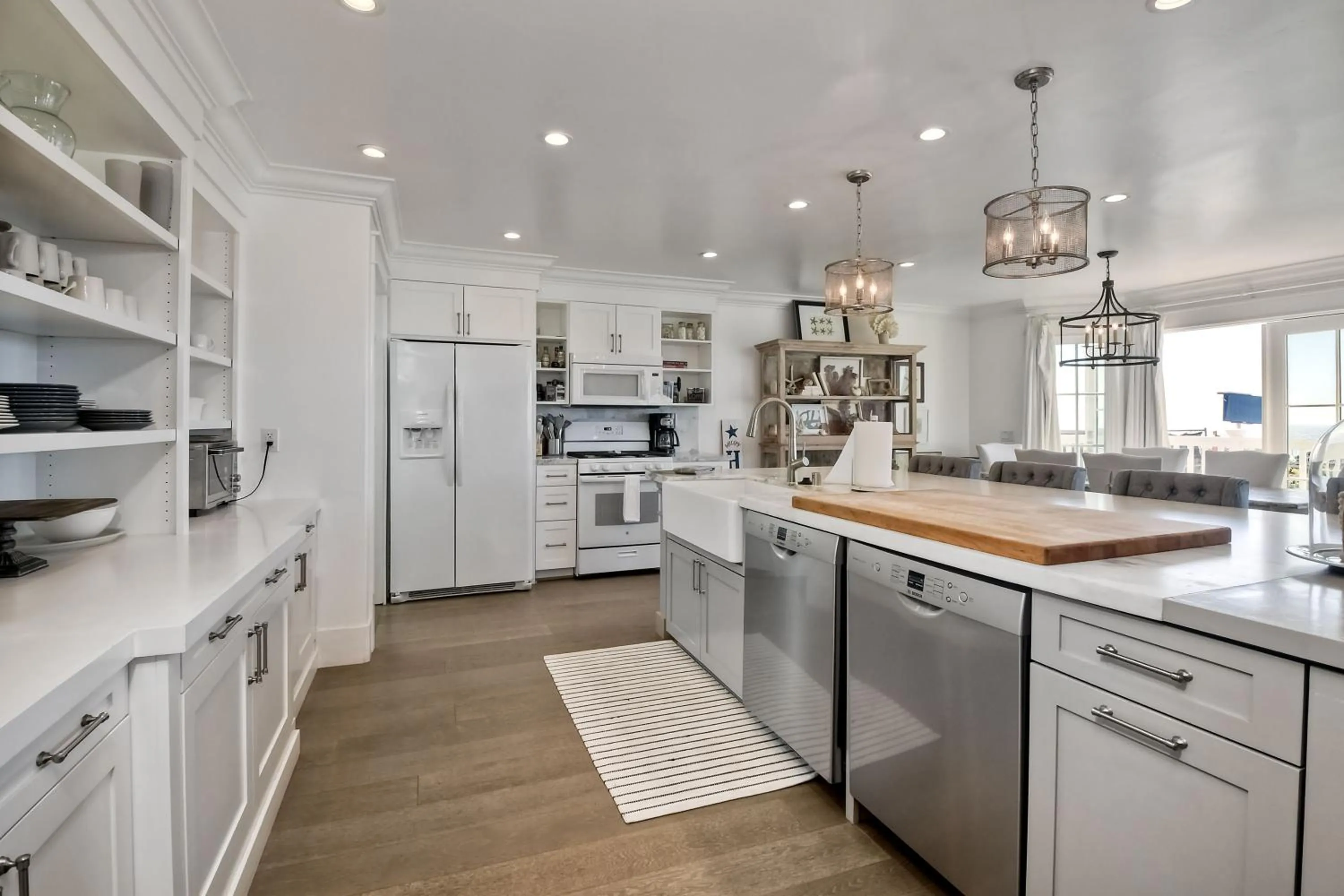 Luxury Ocean Views & Steps To The Sand - Tower 36 Lower Condo Unit