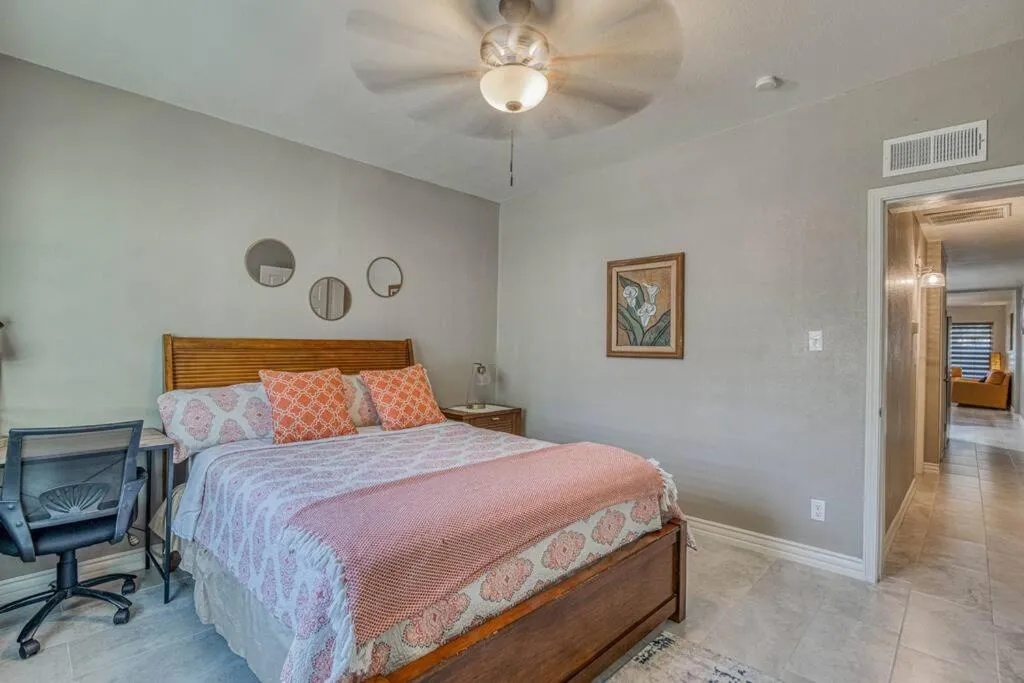 Bed in Close to All, Restfull, Cozy Duplex B in Downtown, UTEP, Hospitals