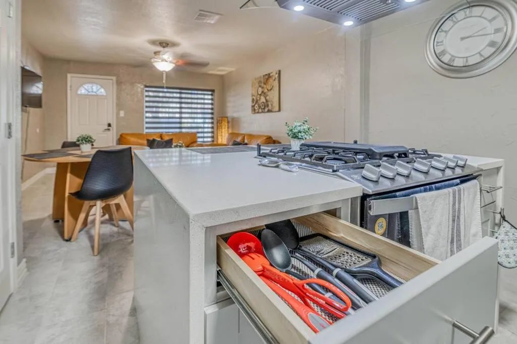 Kitchen or kitchenette in Close to All, Restfull, Cozy Duplex B in Downtown, UTEP, Hospitals
