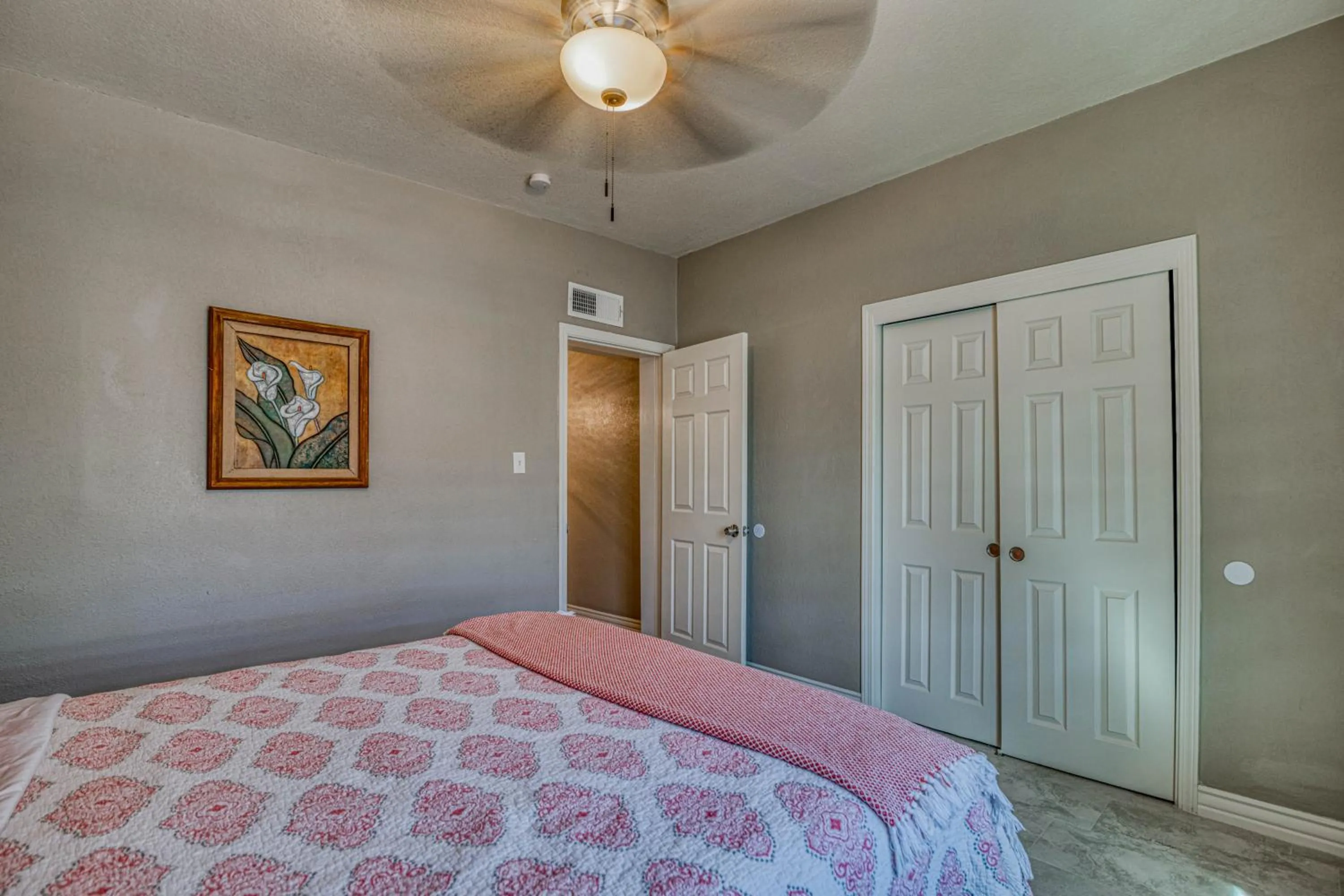 Bed in Close to All, Restfull, Cozy Duplex B in Downtown, UTEP, Hospitals