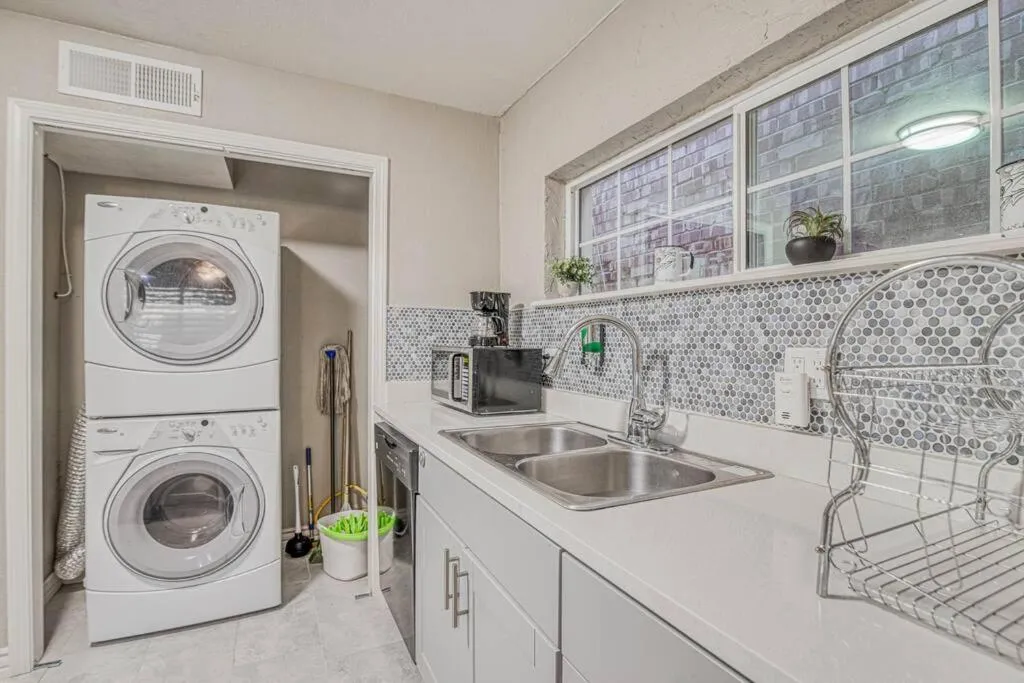 Kitchen or kitchenette in Close to All, Restfull, Cozy Duplex B in Downtown, UTEP, Hospitals