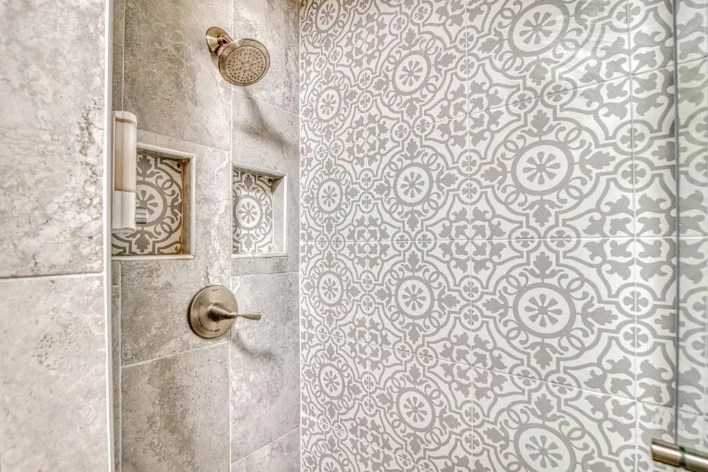 Shower in Close to All, Restfull, Cozy Duplex B in Downtown, UTEP, Hospitals