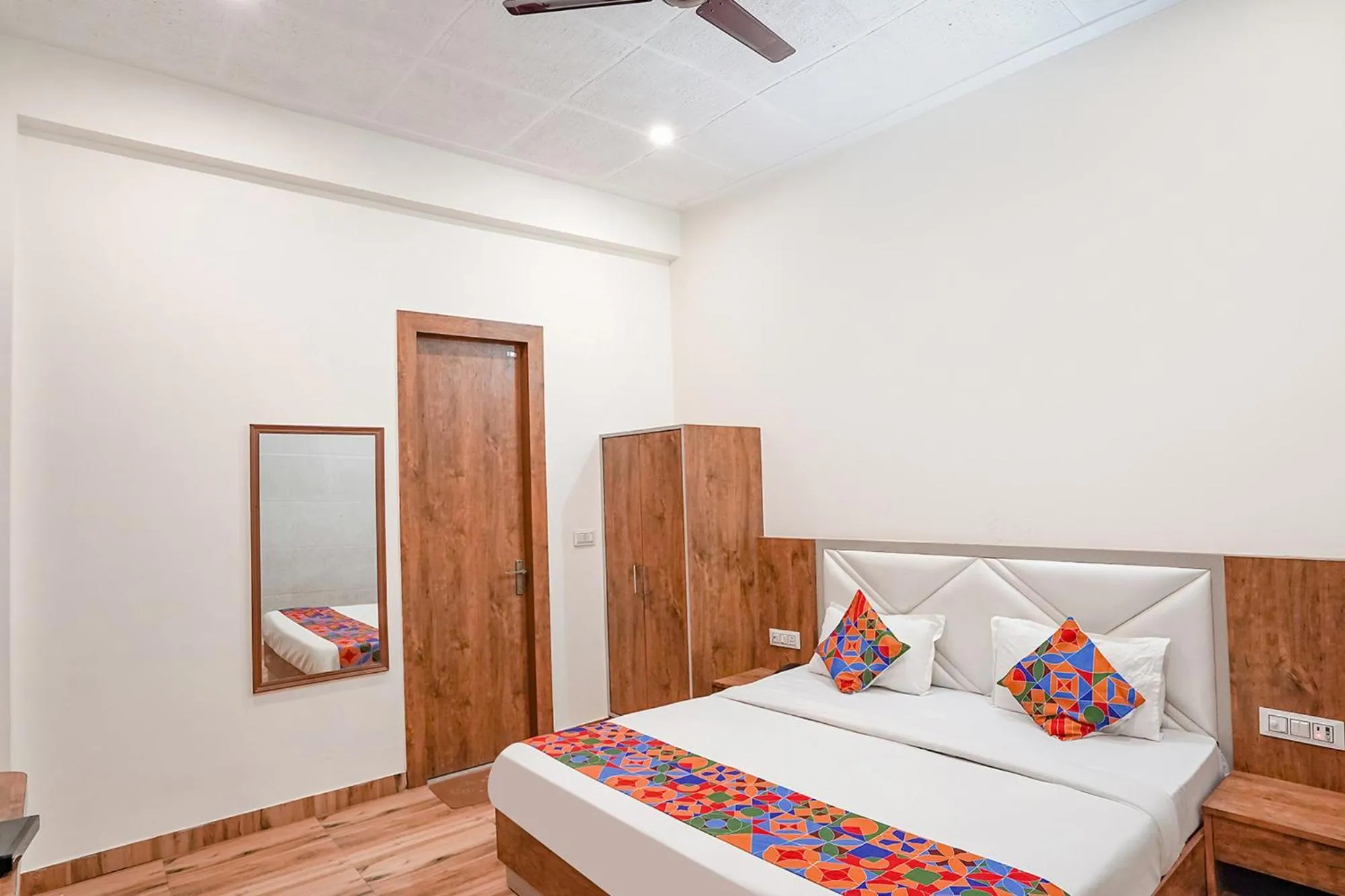 Bed in FabHotel Sirtaj Suits