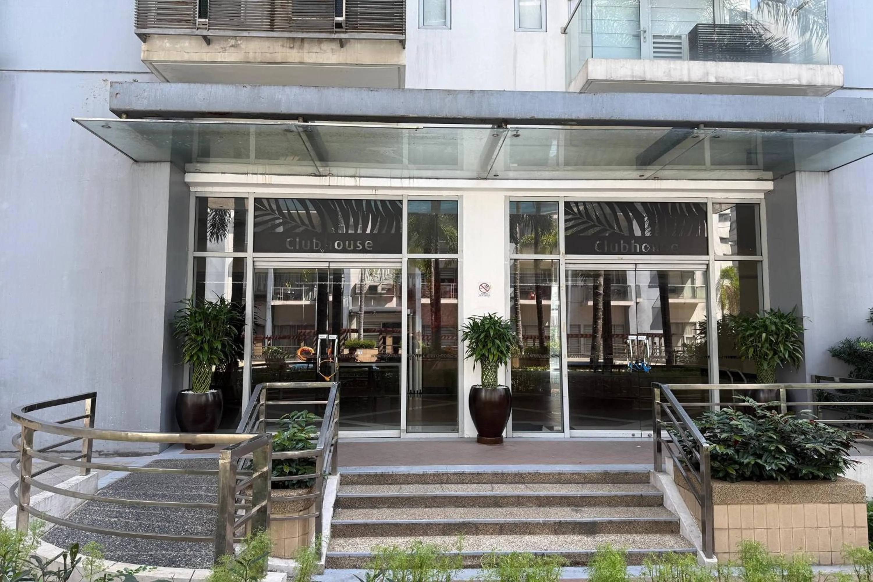 Property building in Del's Condotel across NAIA Terminal 3