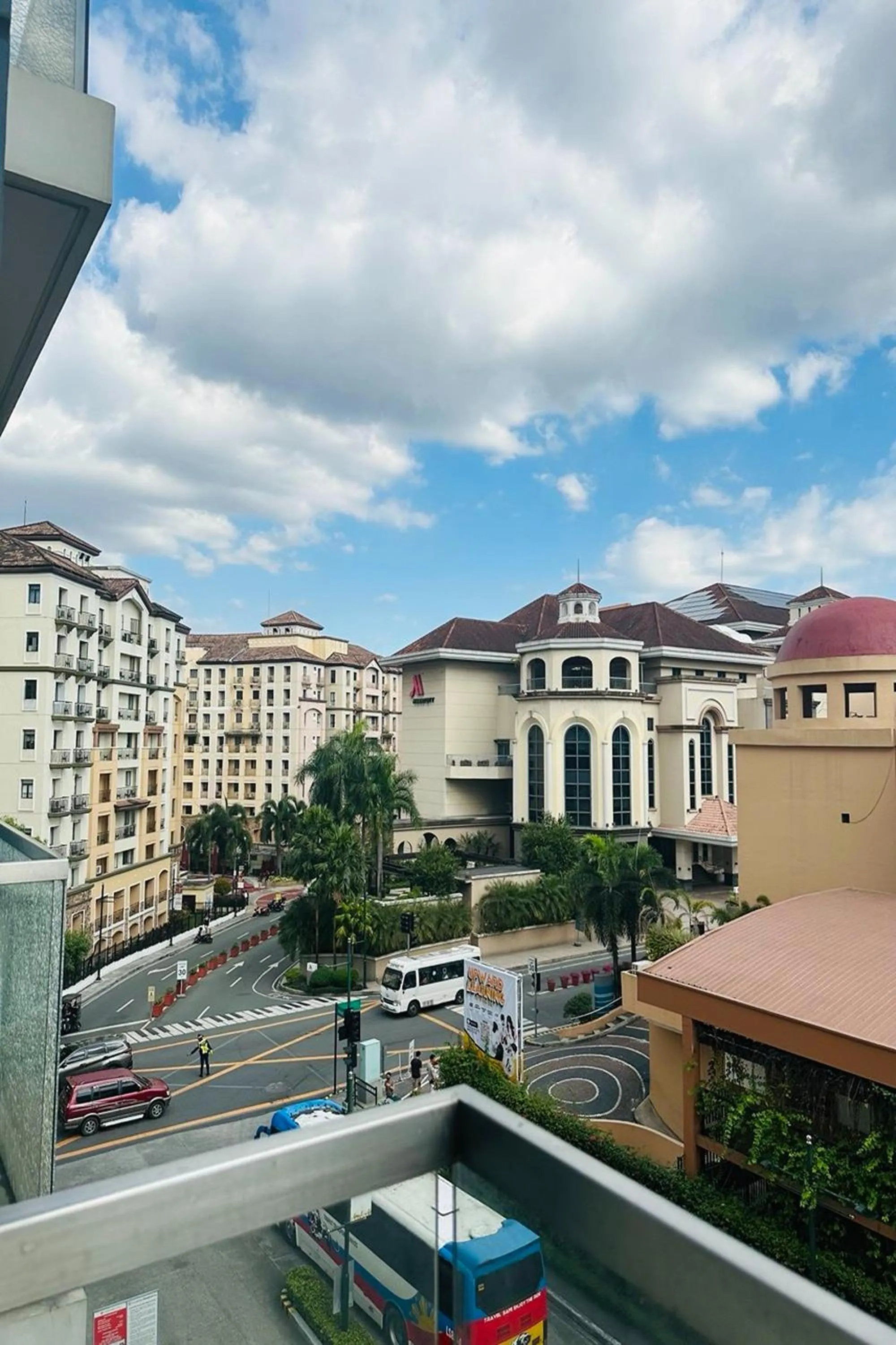 Street view in Del's Condotel across NAIA Terminal 3