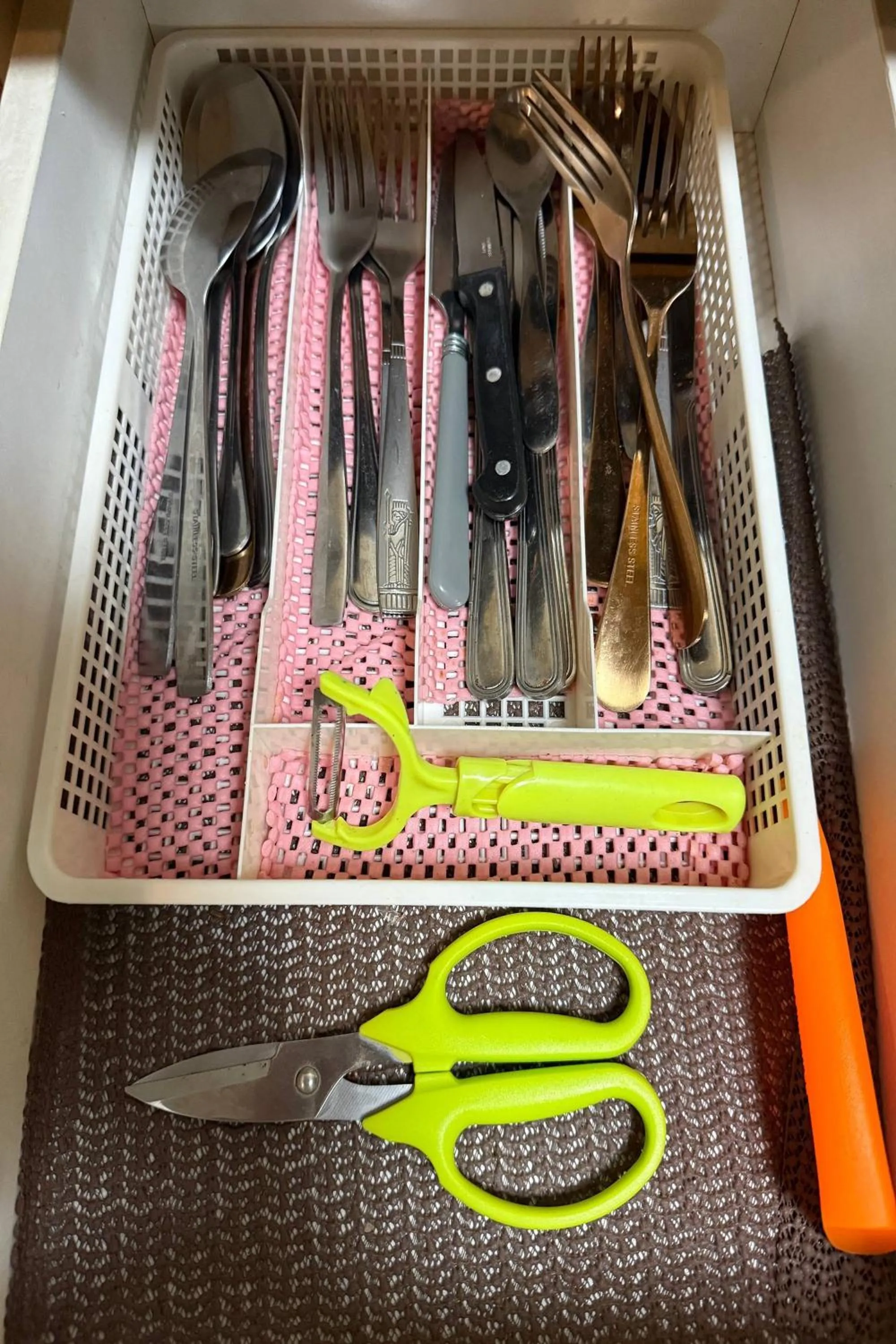 Decorative detail in Del's Condotel across NAIA Terminal 3