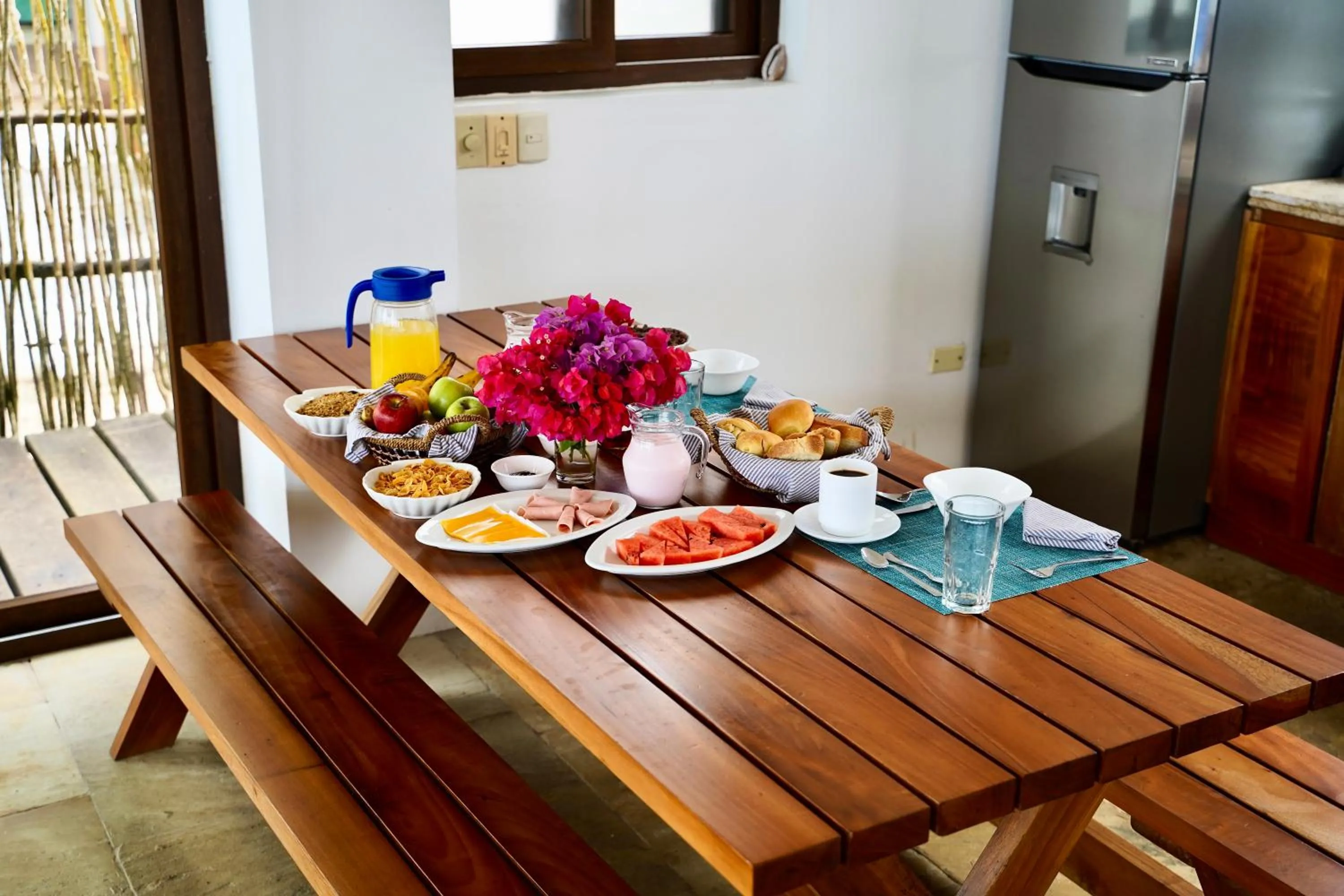 Restaurant/places to eat in Mi Playa Galapagos Beachfront Apartments