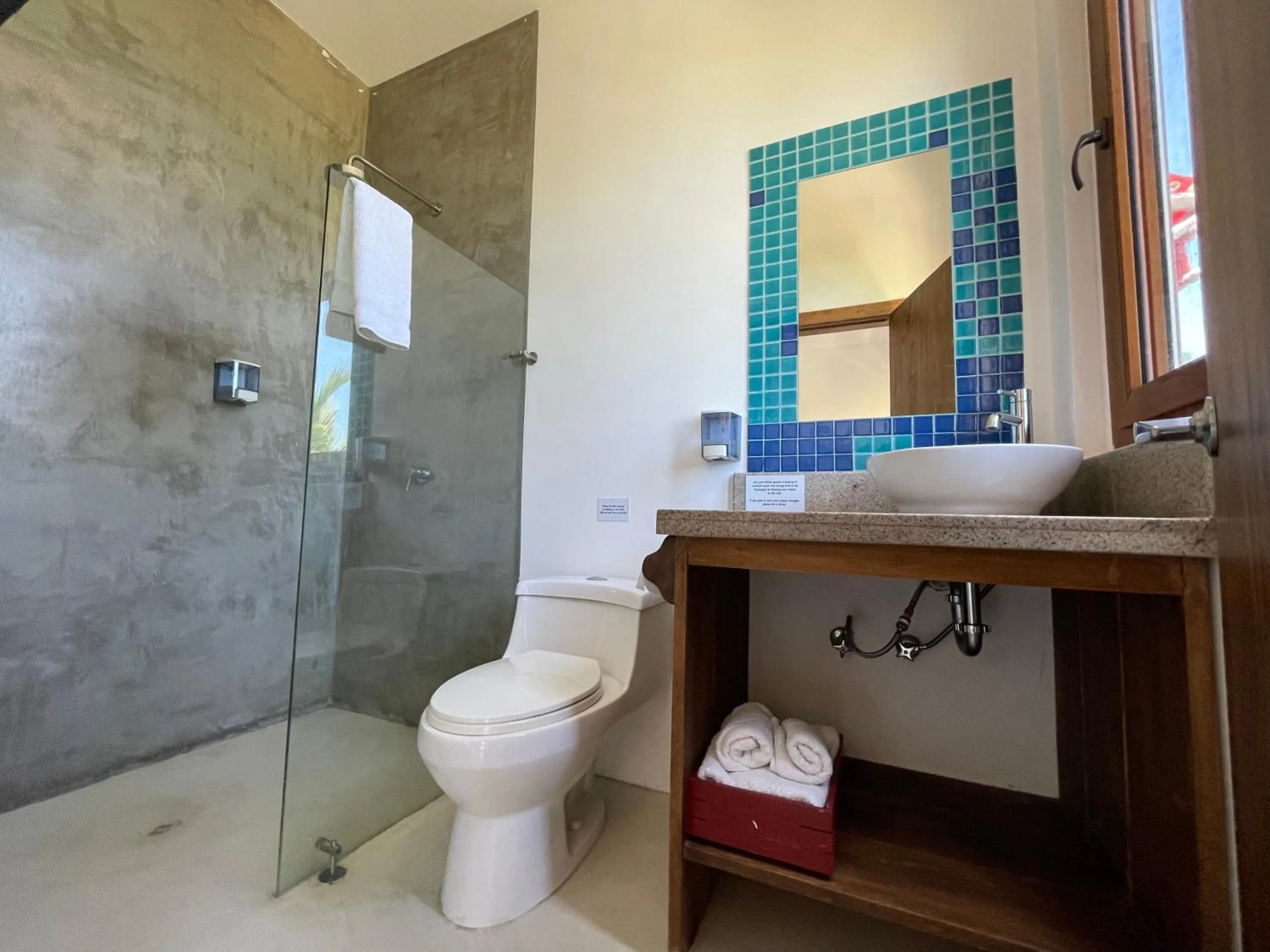 Shower in Mi Playa Galapagos Beachfront Apartments