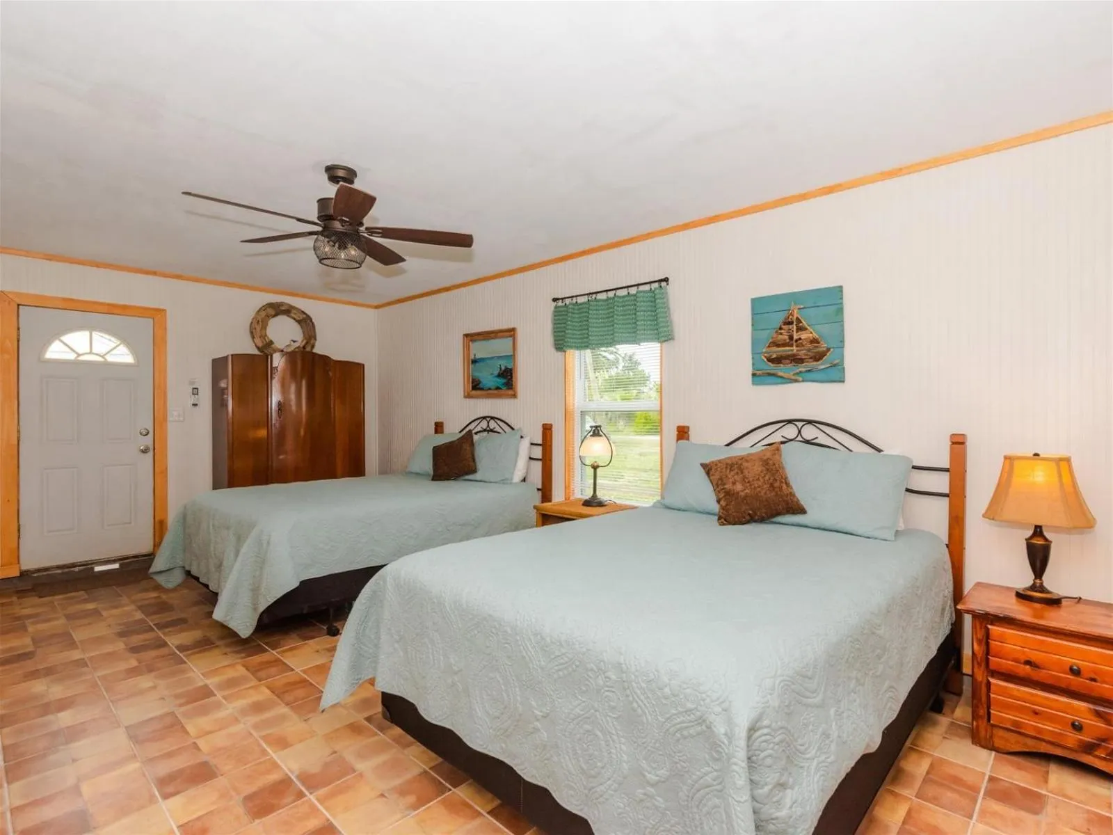 Property building, Bed in Captain Daves