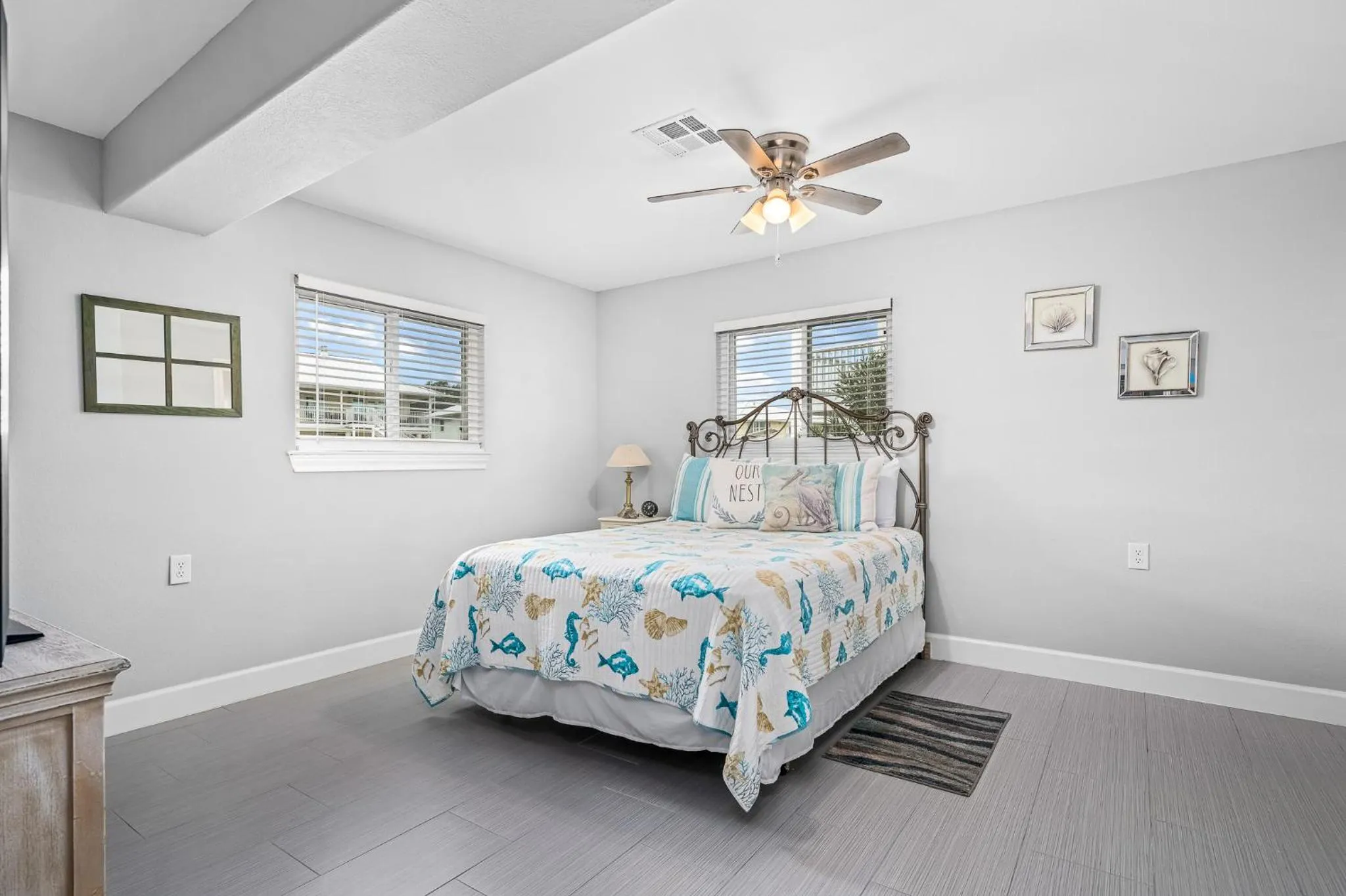 Property building, Bed in Edgewater Escape