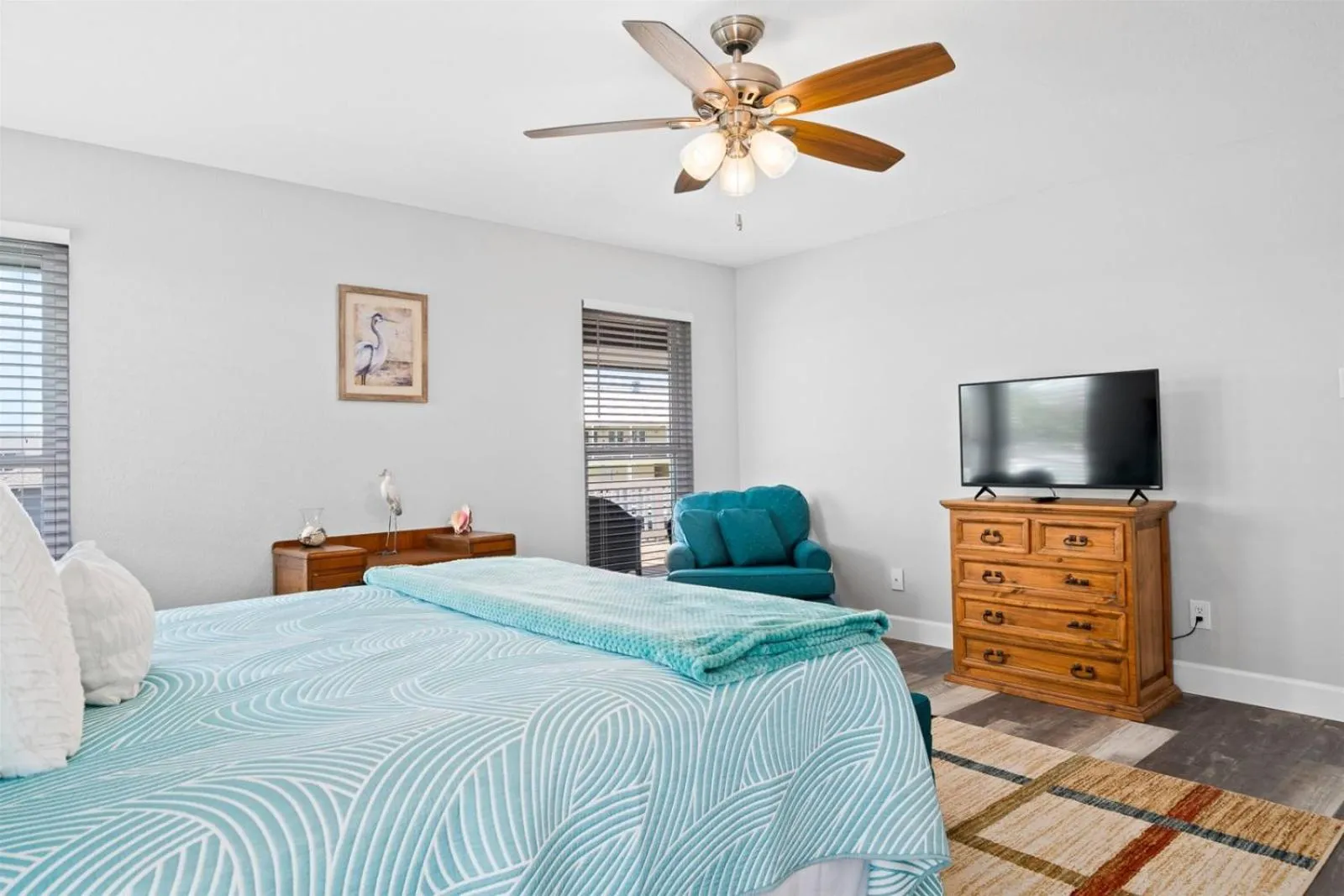 Property building, Bed in Edgewater Escape