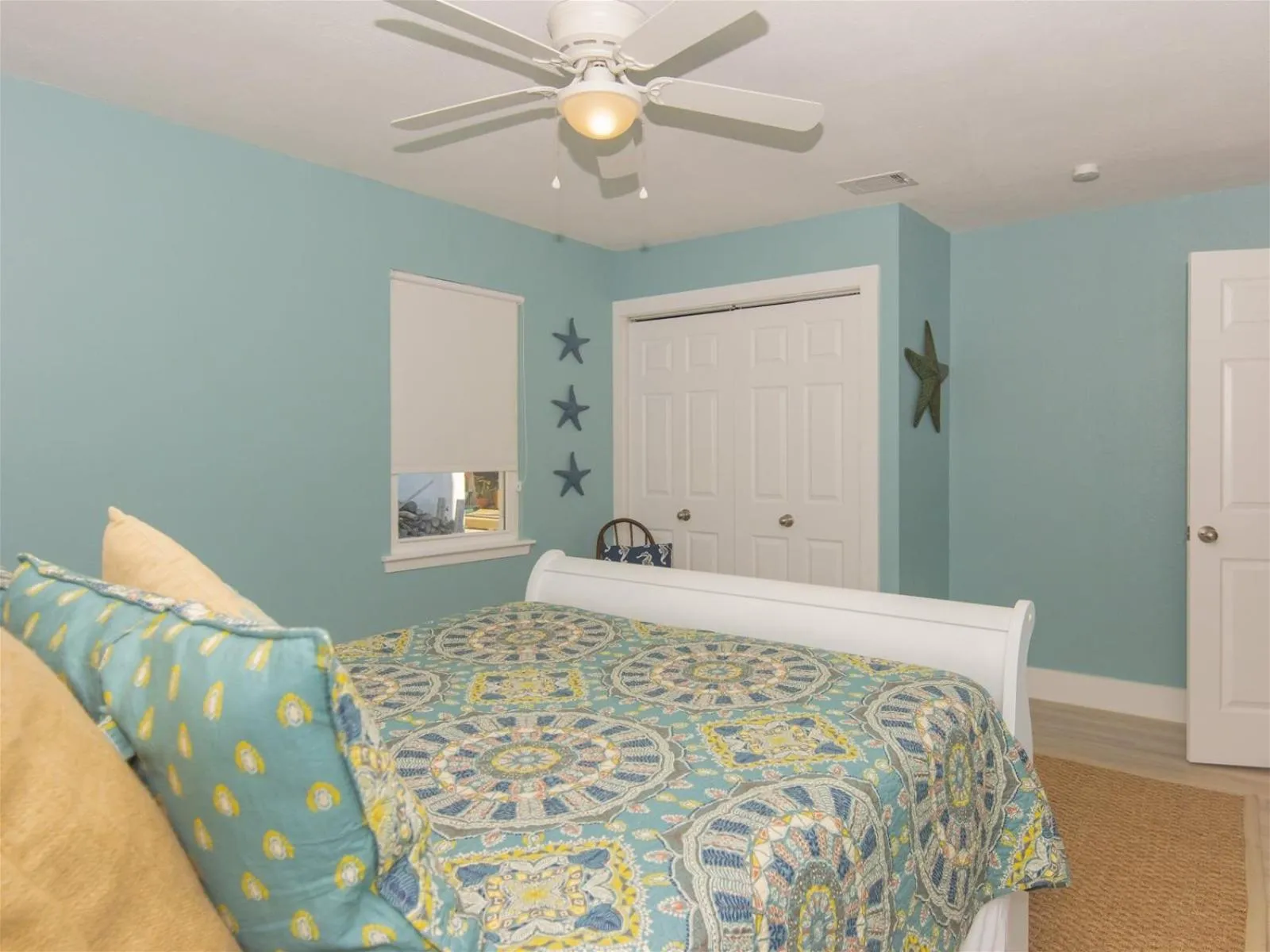 Property building, Bed in Fisherman Luv