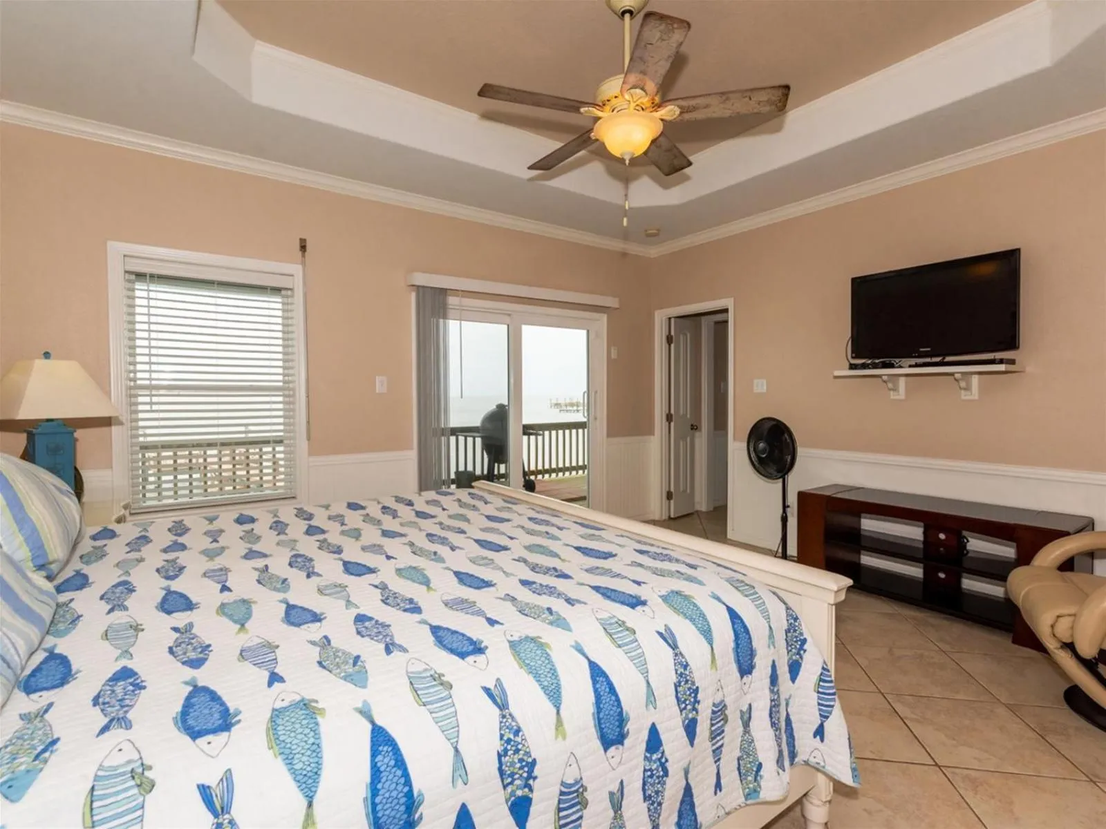 Property building, Bed in Pelican Point
