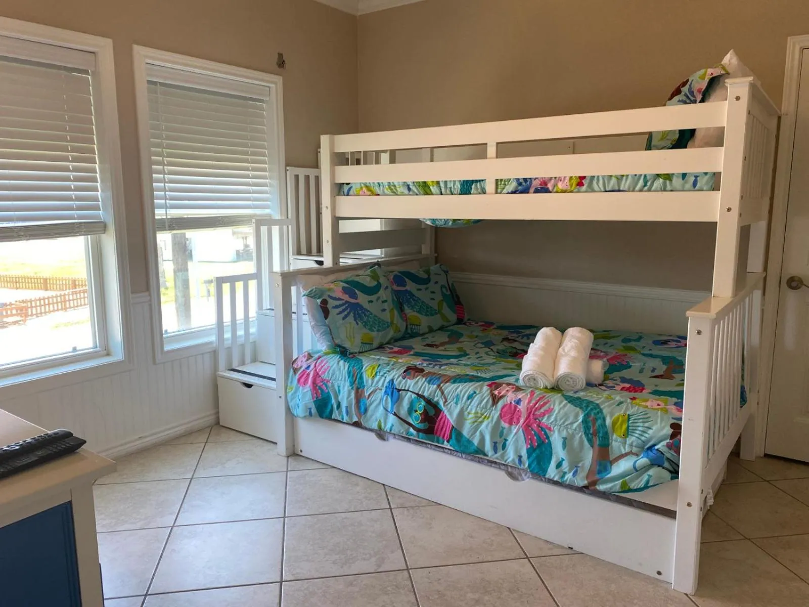 Property building, Bed in Pelican Point