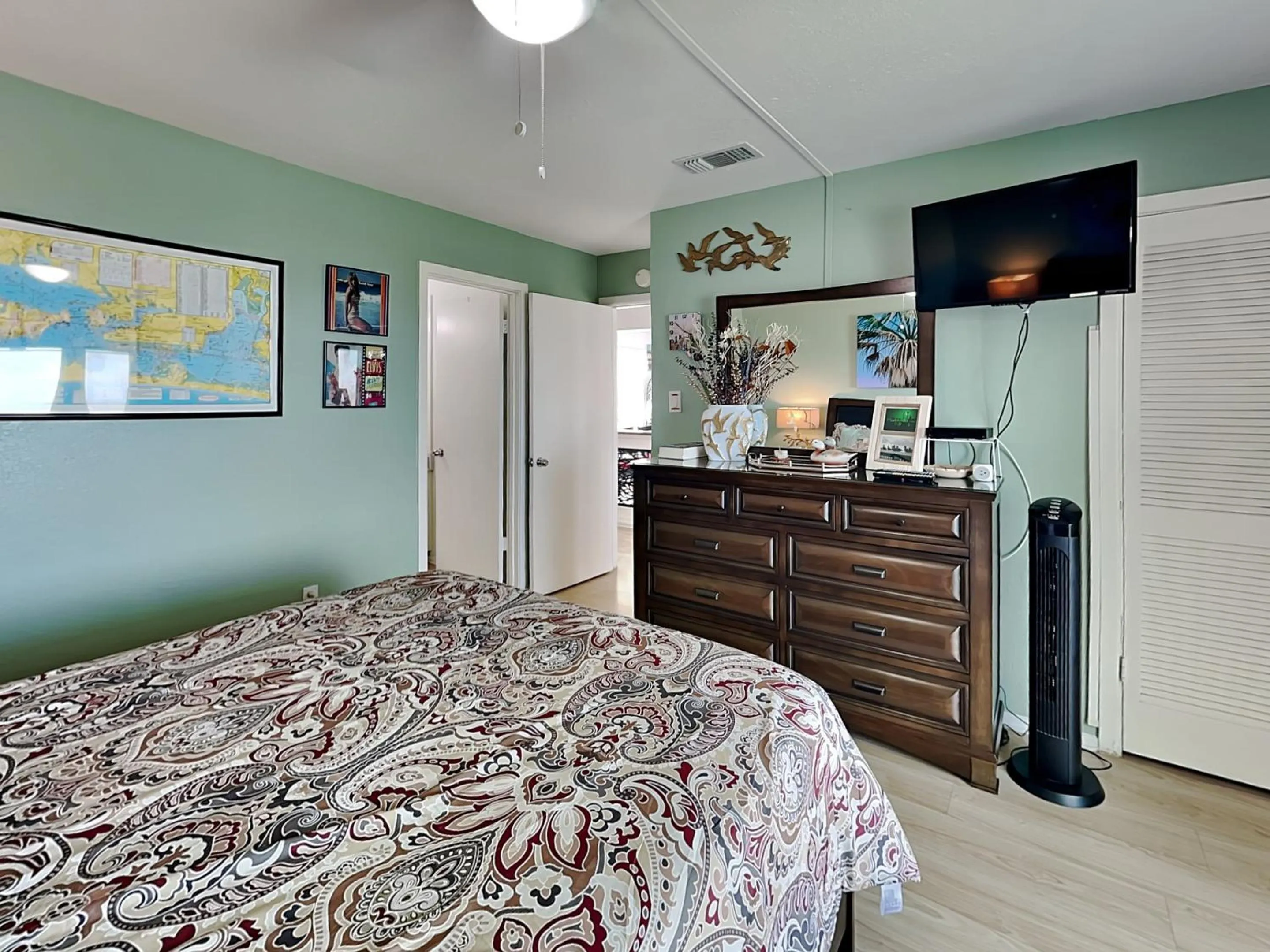 Property building, Bed in Golden Gull